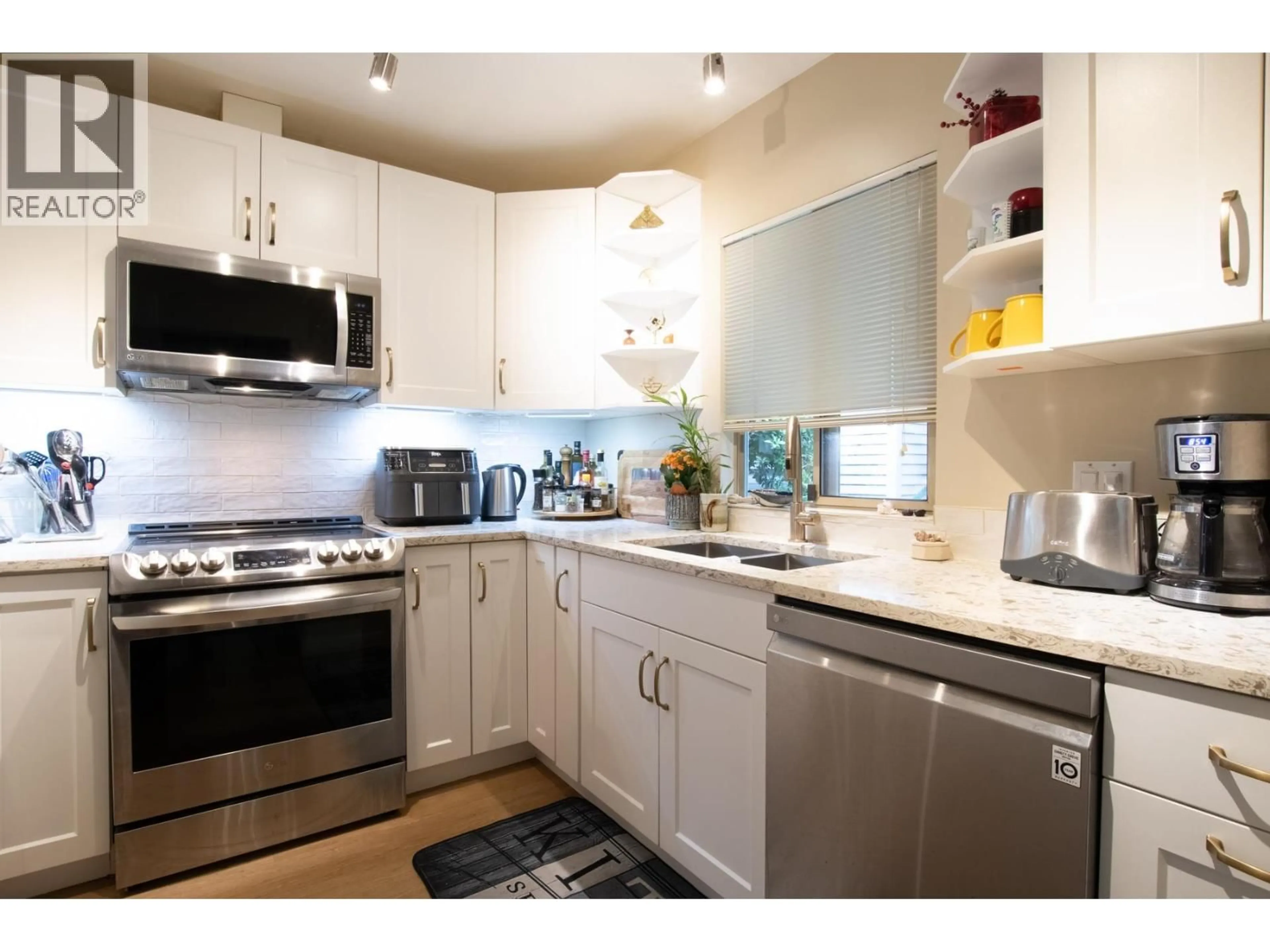 Standard kitchen, unknown for 41 - 555 EAGLECREST DRIVE, Gibsons British Columbia V0N1V8