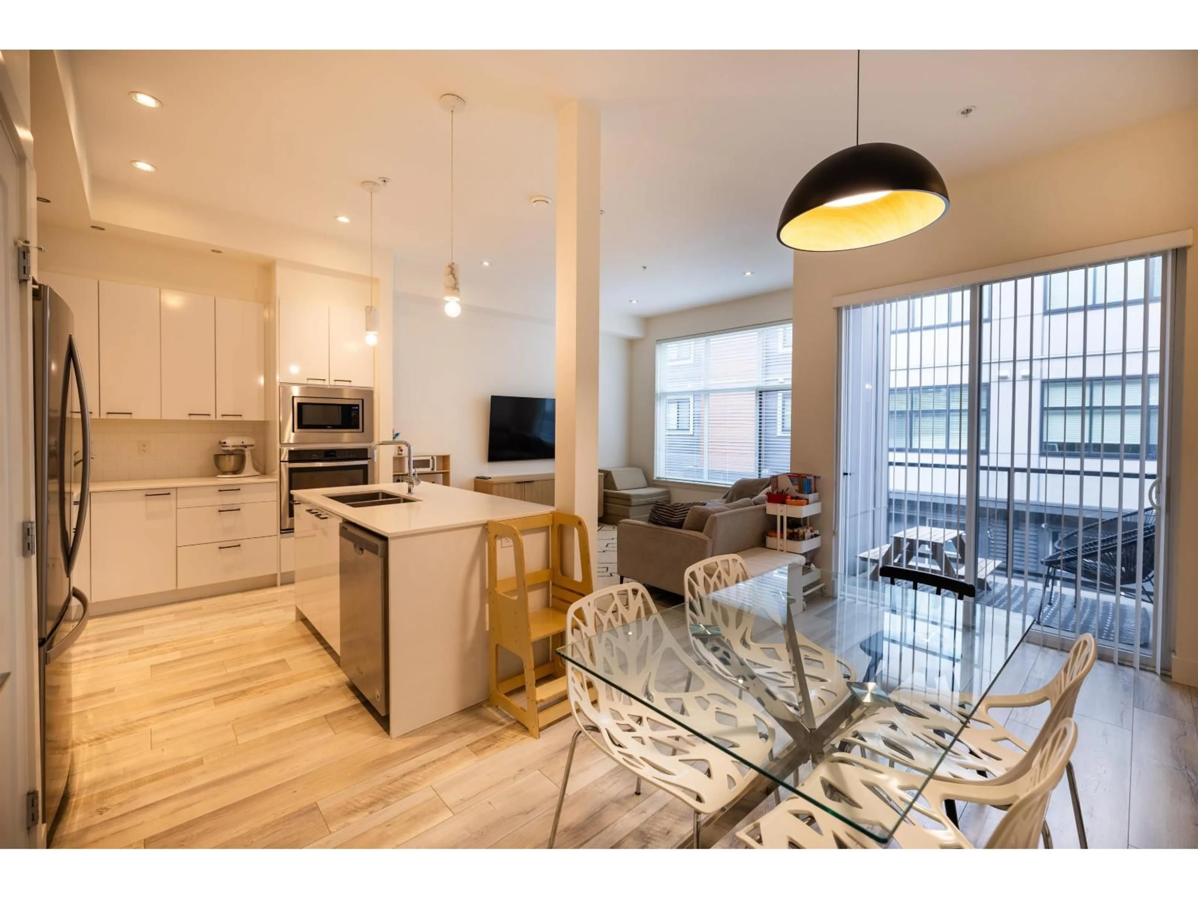 Open concept kitchen, unknown for 14 - 20852 78B, Langley British Columbia V2Y0X6