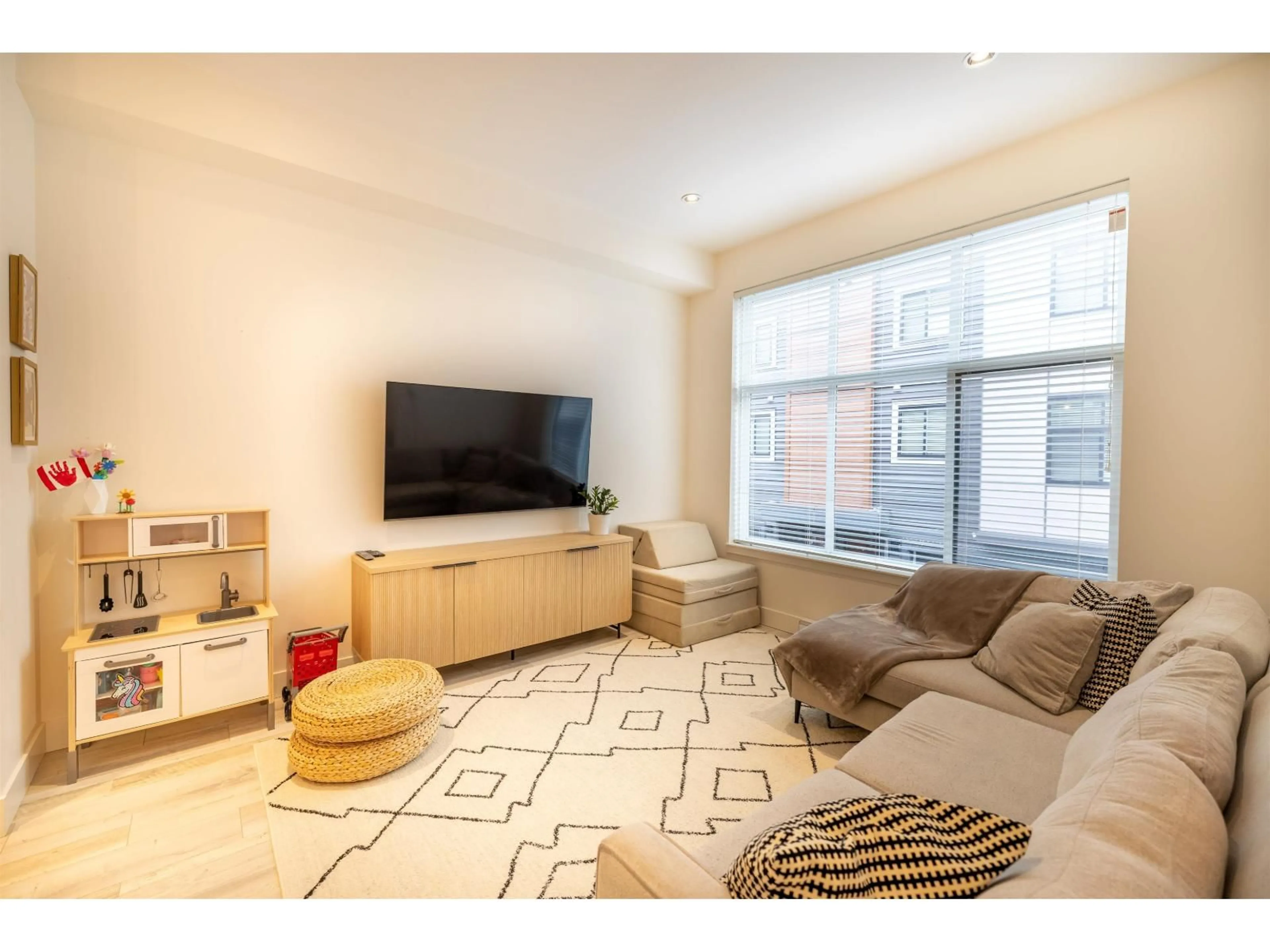 Living room with furniture, unknown for 14 - 20852 78B, Langley British Columbia V2Y0X6