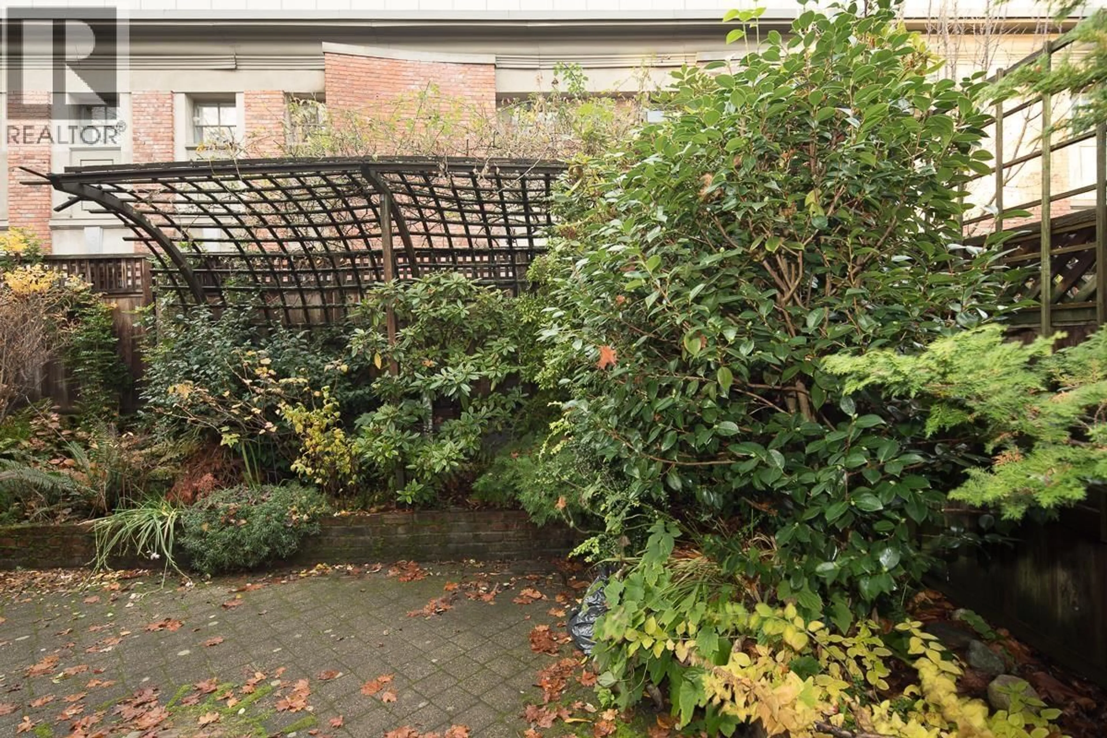 Patio, street for 2305 3RD AVENUE, Vancouver British Columbia V6K1L6