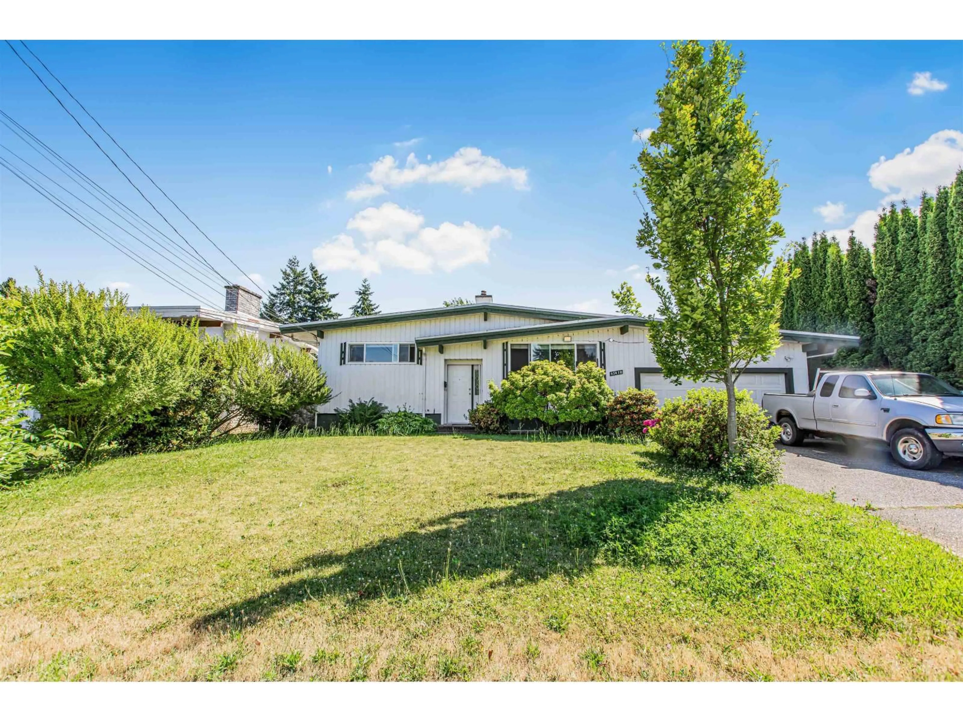 A pic from outside/outdoor area/front of a property/back of a property/a pic from drone, street for 45410 WESTVIEW AVENUE, Chilliwack British Columbia V2P1M1