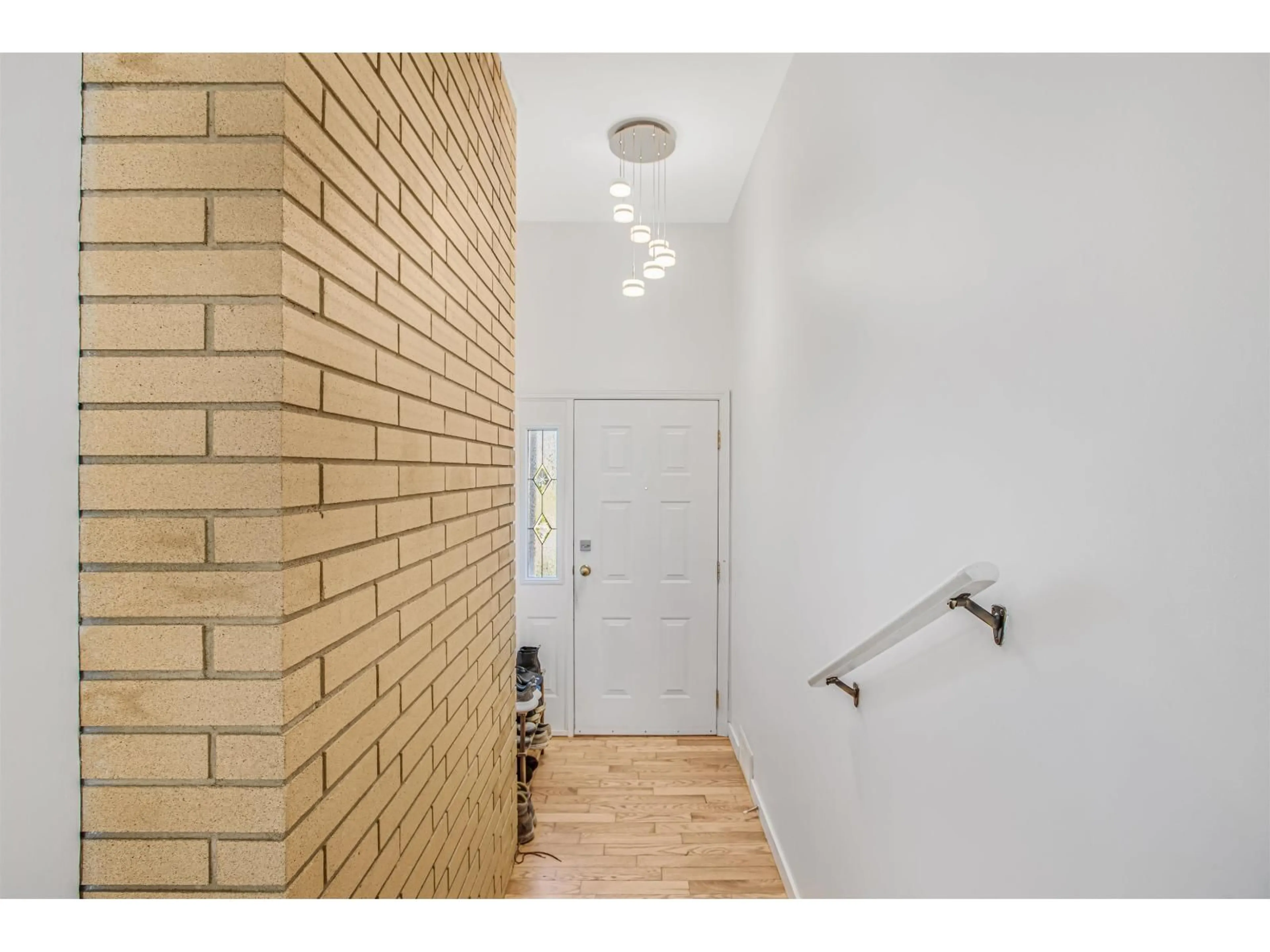 Indoor entryway for 45410 WESTVIEW AVENUE, Chilliwack British Columbia V2P1M1