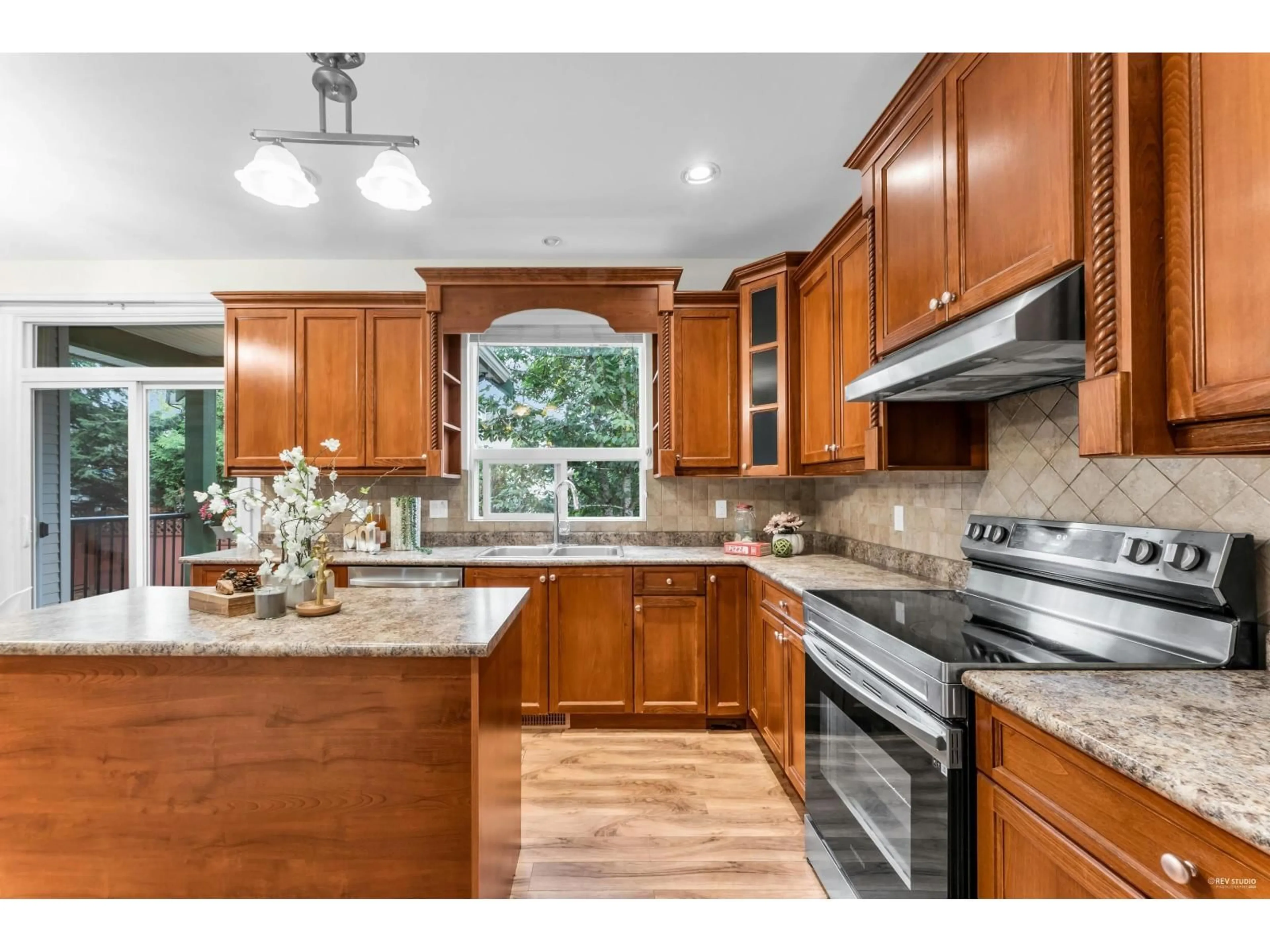 Open concept kitchen, unknown for 6822 196A, Langley British Columbia V2Y3H2