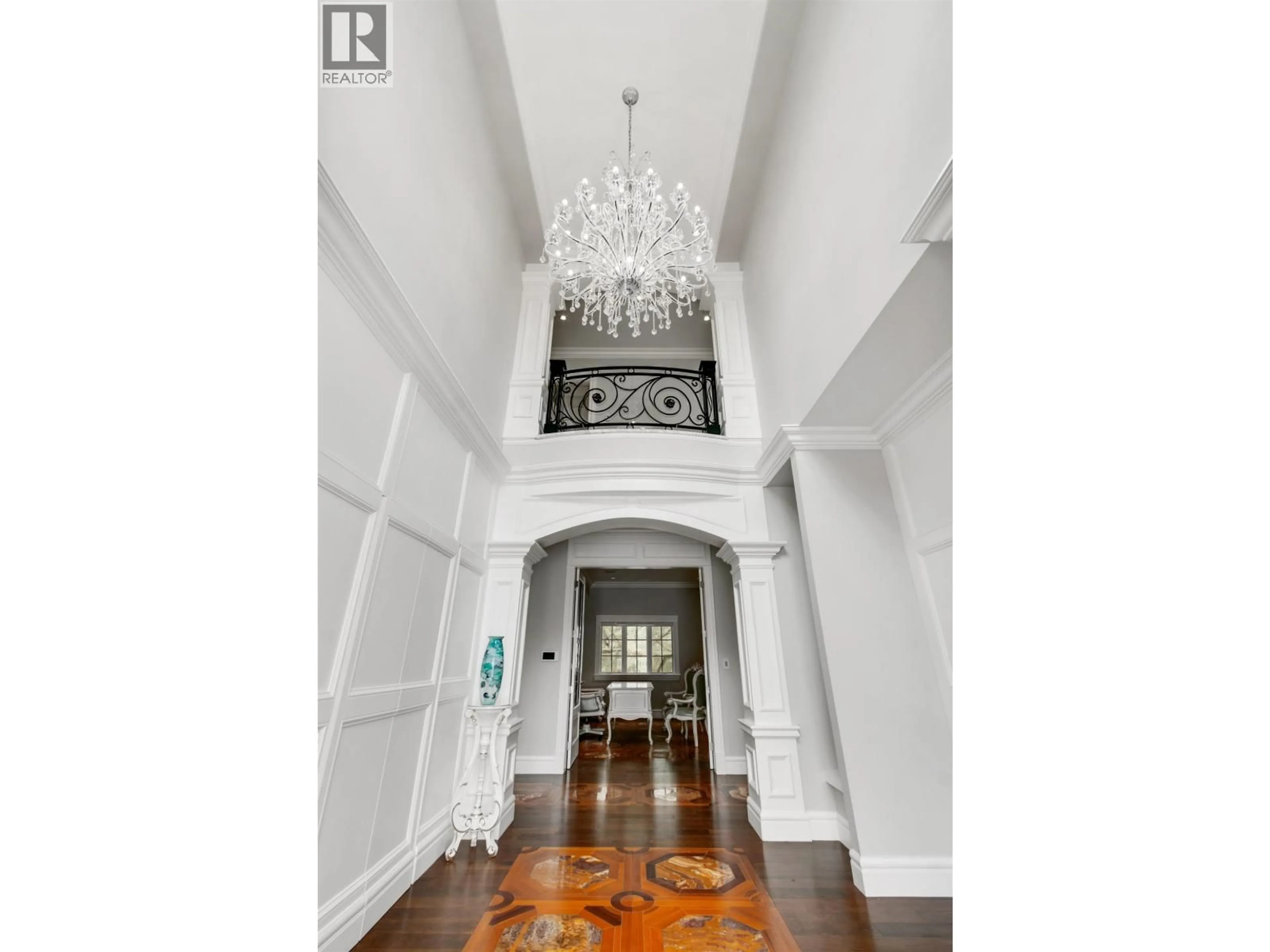 Indoor foyer for 735 ST. ANDREWS ROAD, West Vancouver British Columbia V7S1V5