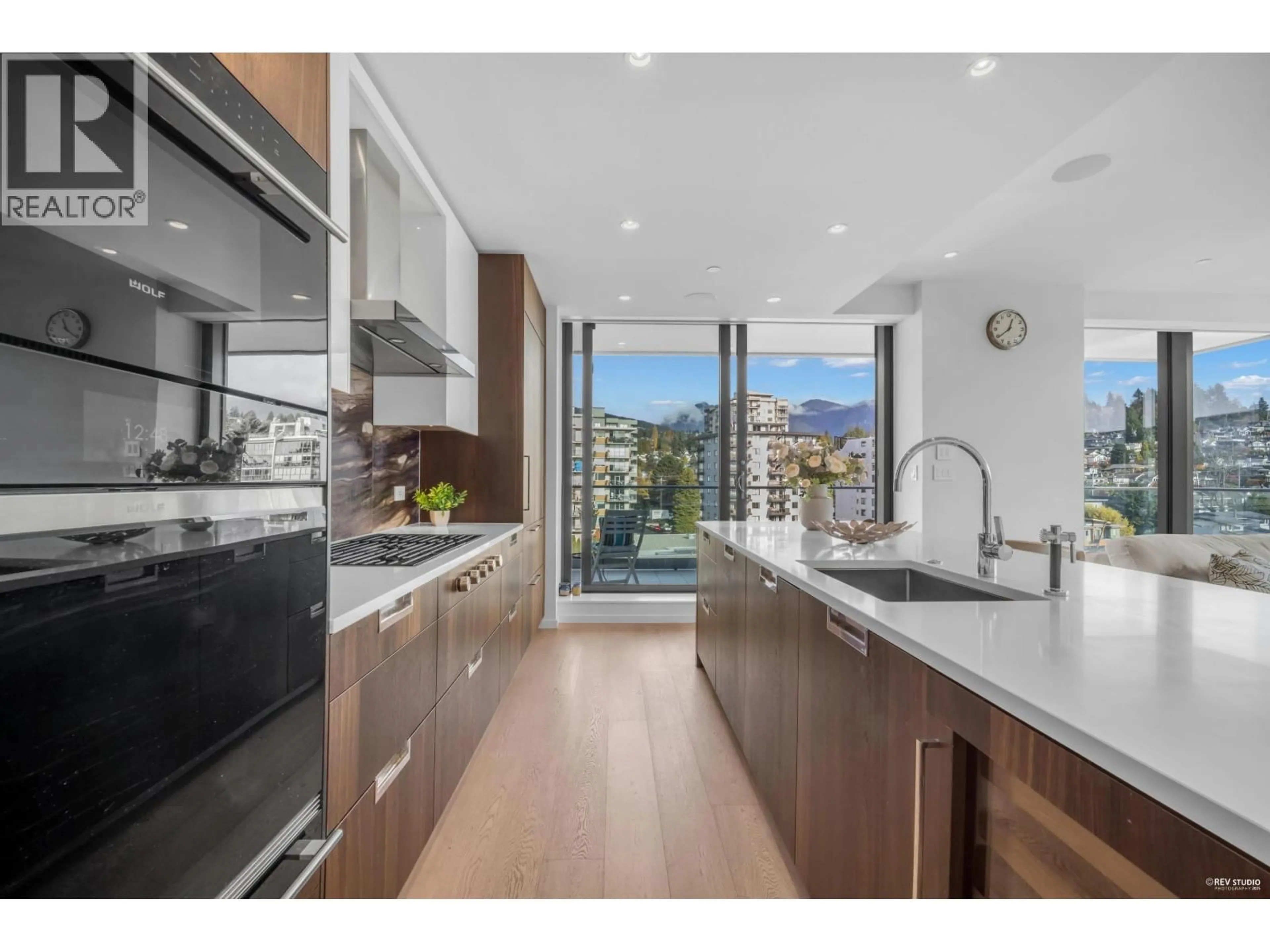 Contemporary kitchen, unknown for 601 - 1355 BELLEVUE AVENUE, West Vancouver British Columbia V7T0B4