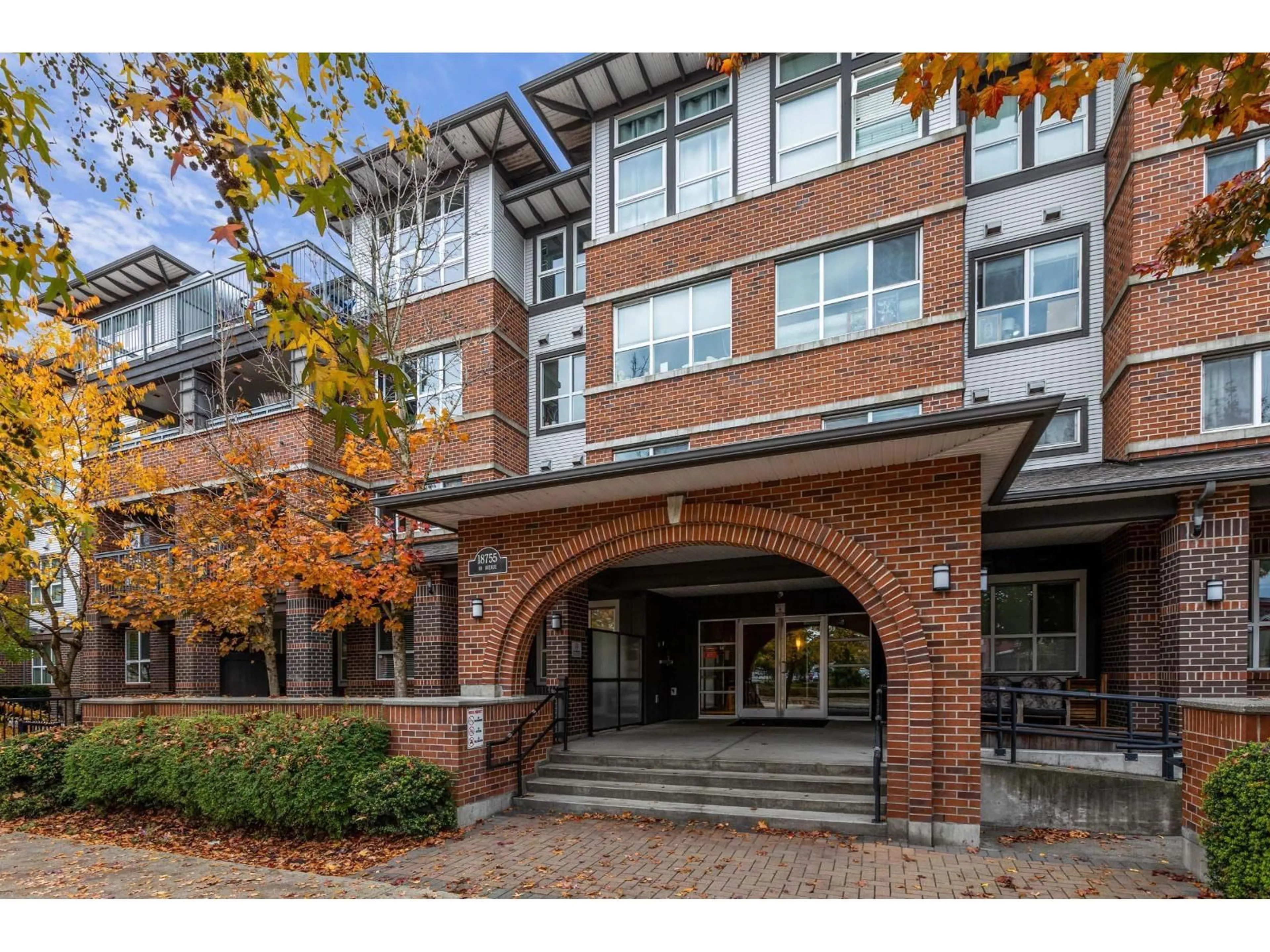 Indoor foyer for 401 - 18755 68, Surrey British Columbia V4N0Z9