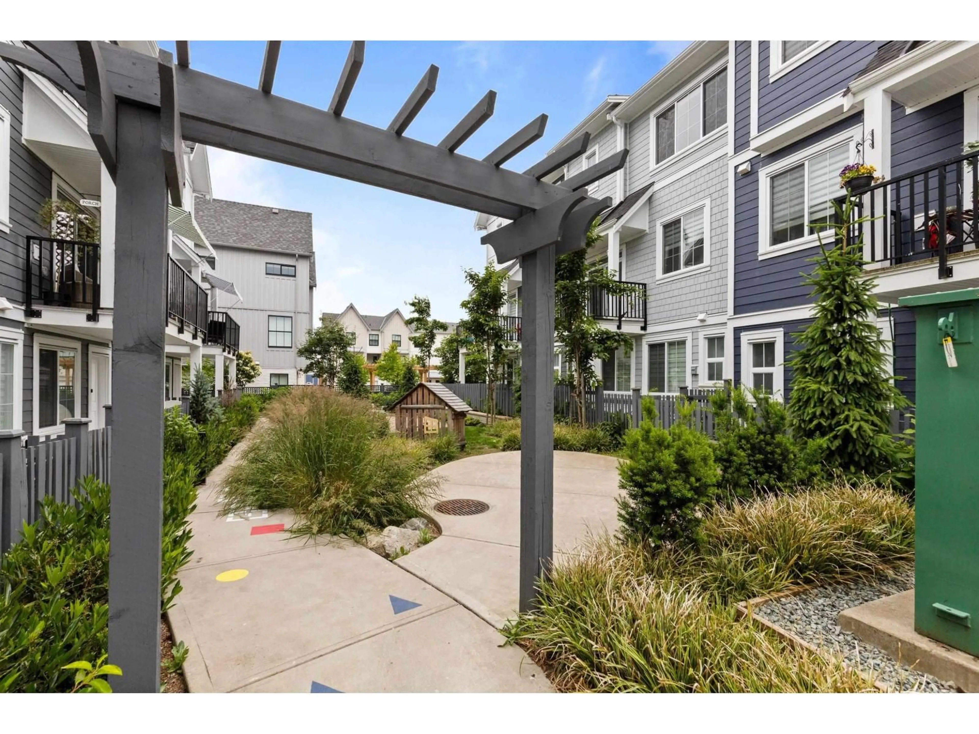 Patio, street for 44 - 20321 80, Langley British Columbia V2Y3S3