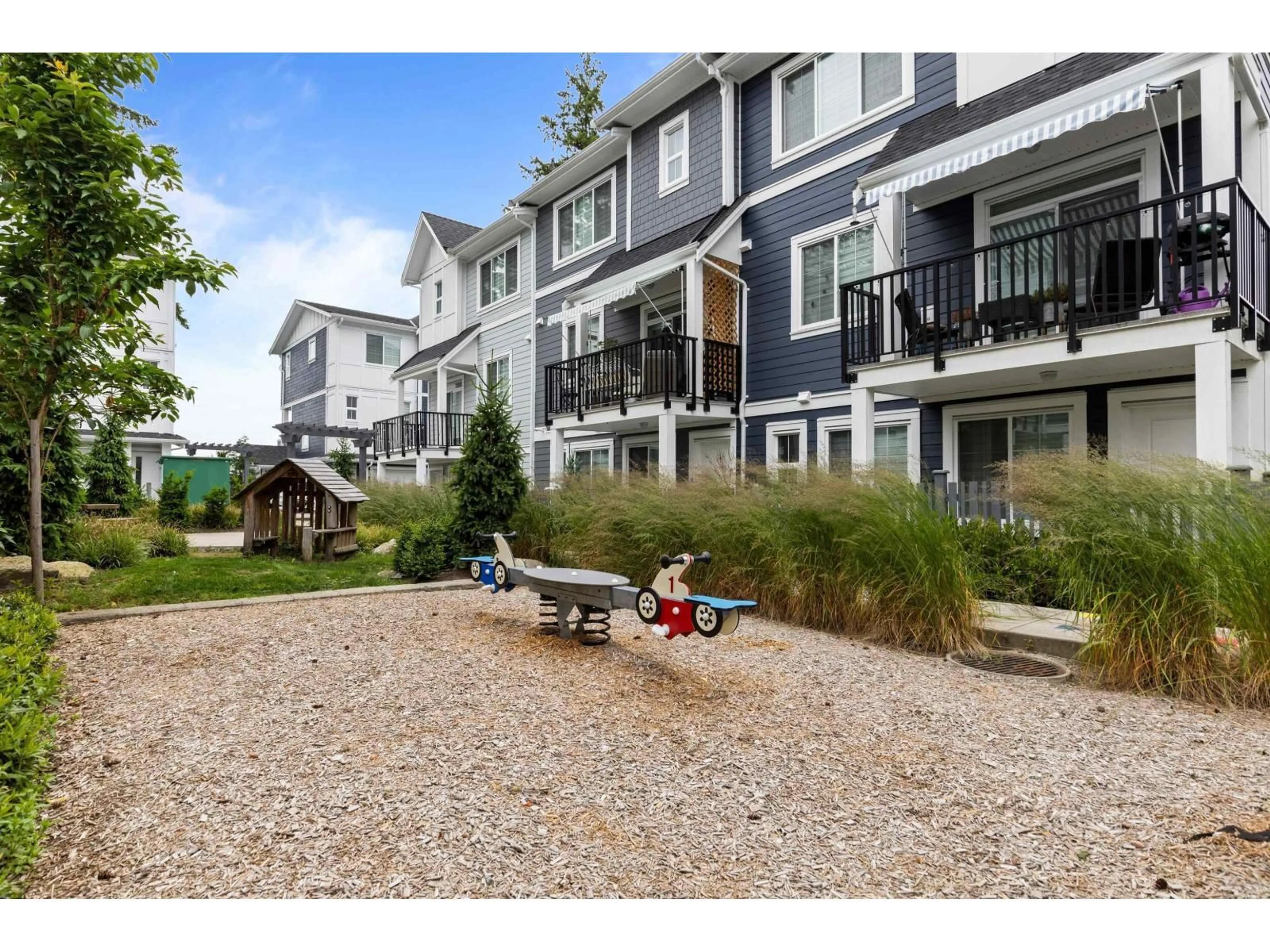 A pic from outside/outdoor area/front of a property/back of a property/a pic from drone, unknown for 44 - 20321 80, Langley British Columbia V2Y3S3