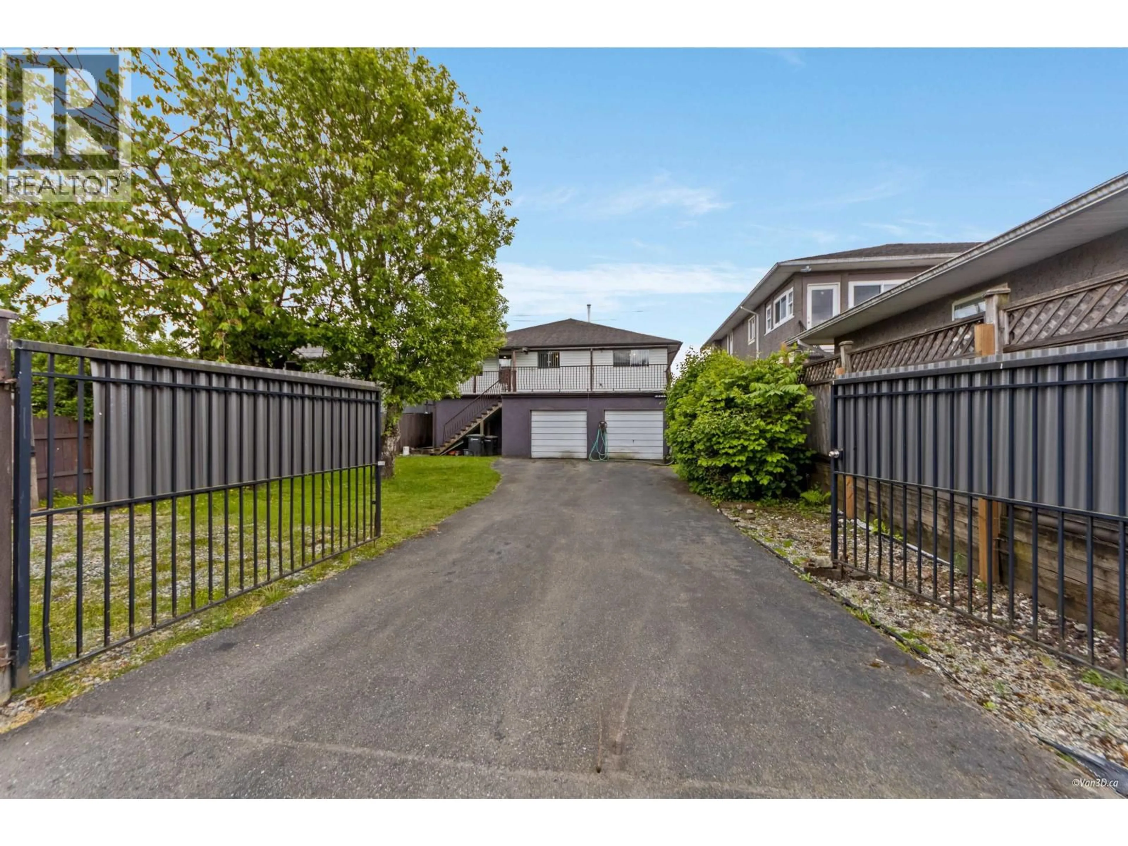 A pic from outside/outdoor area/front of a property/back of a property/a pic from drone, street for 7769 10TH AVENUE, Burnaby British Columbia V3N2S2