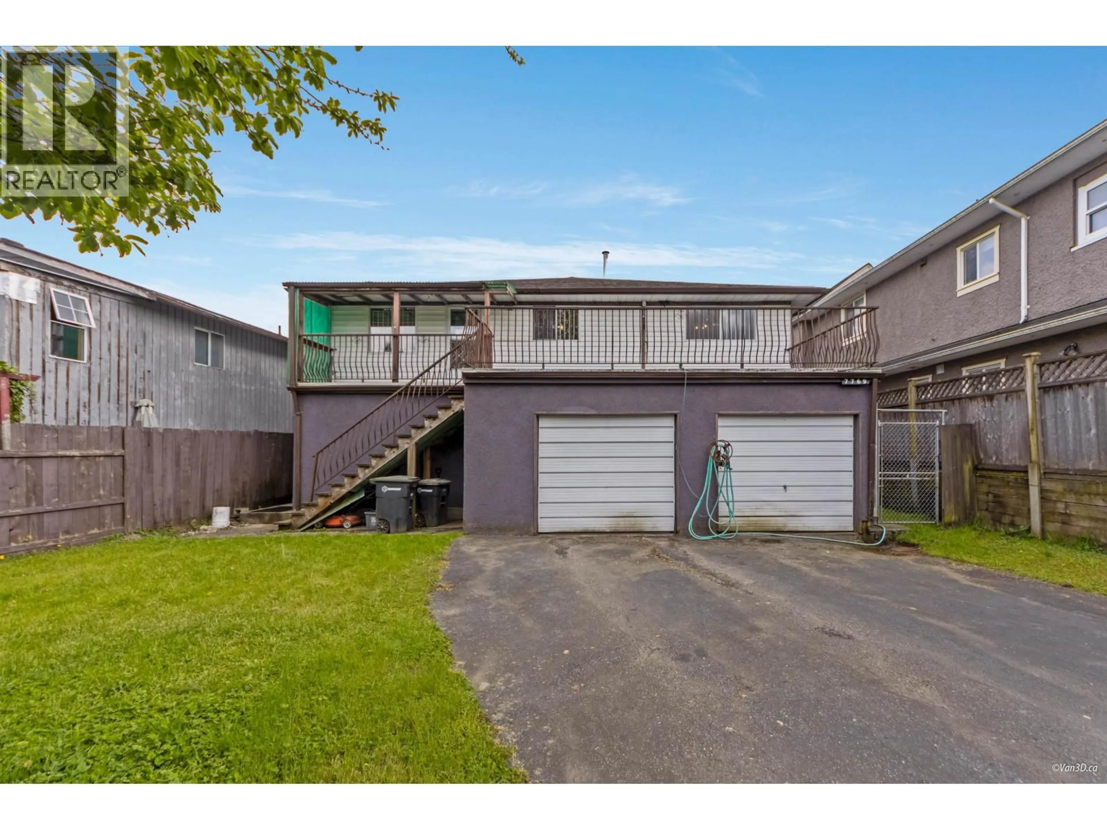 A pic from outside/outdoor area/front of a property/back of a property/a pic from drone, street for 7769 10TH AVENUE, Burnaby British Columbia V3N2S2