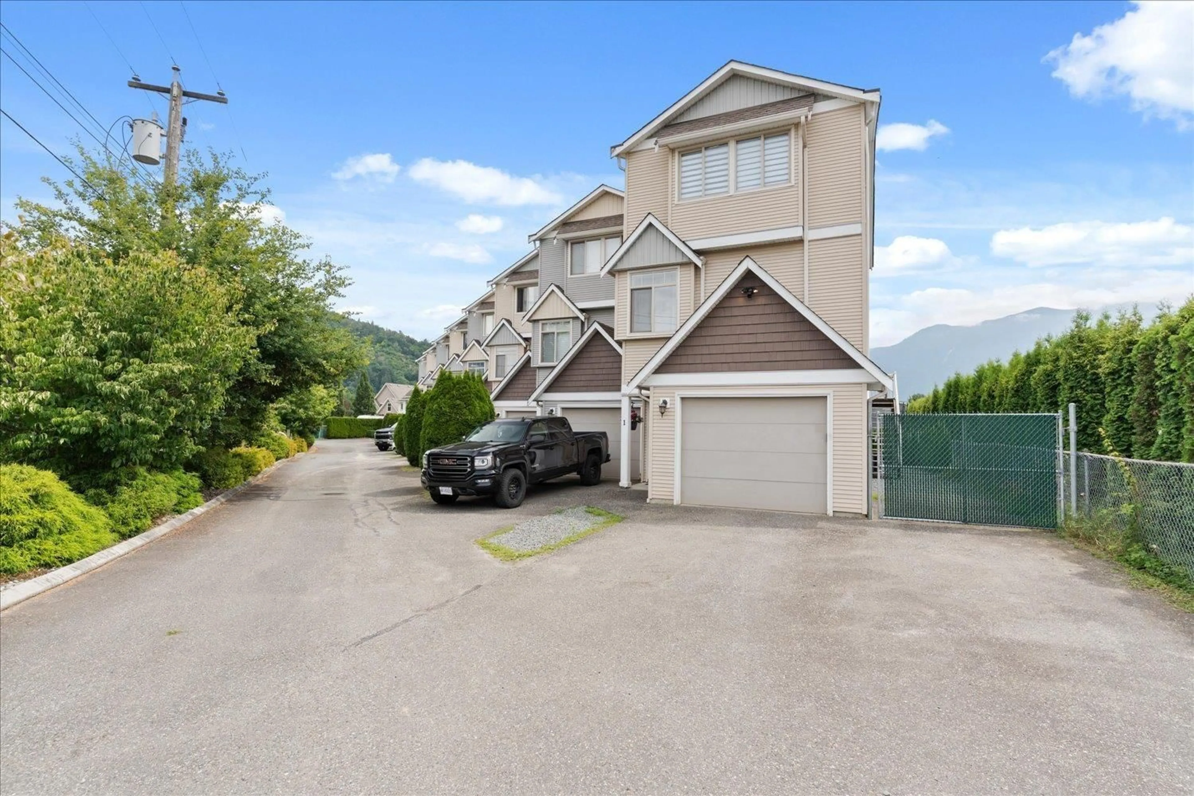 A pic from outside/outdoor area/front of a property/back of a property/a pic from drone, mountain view for 1 - 1802 HEATH ROAD, Agassiz British Columbia V0M1A2