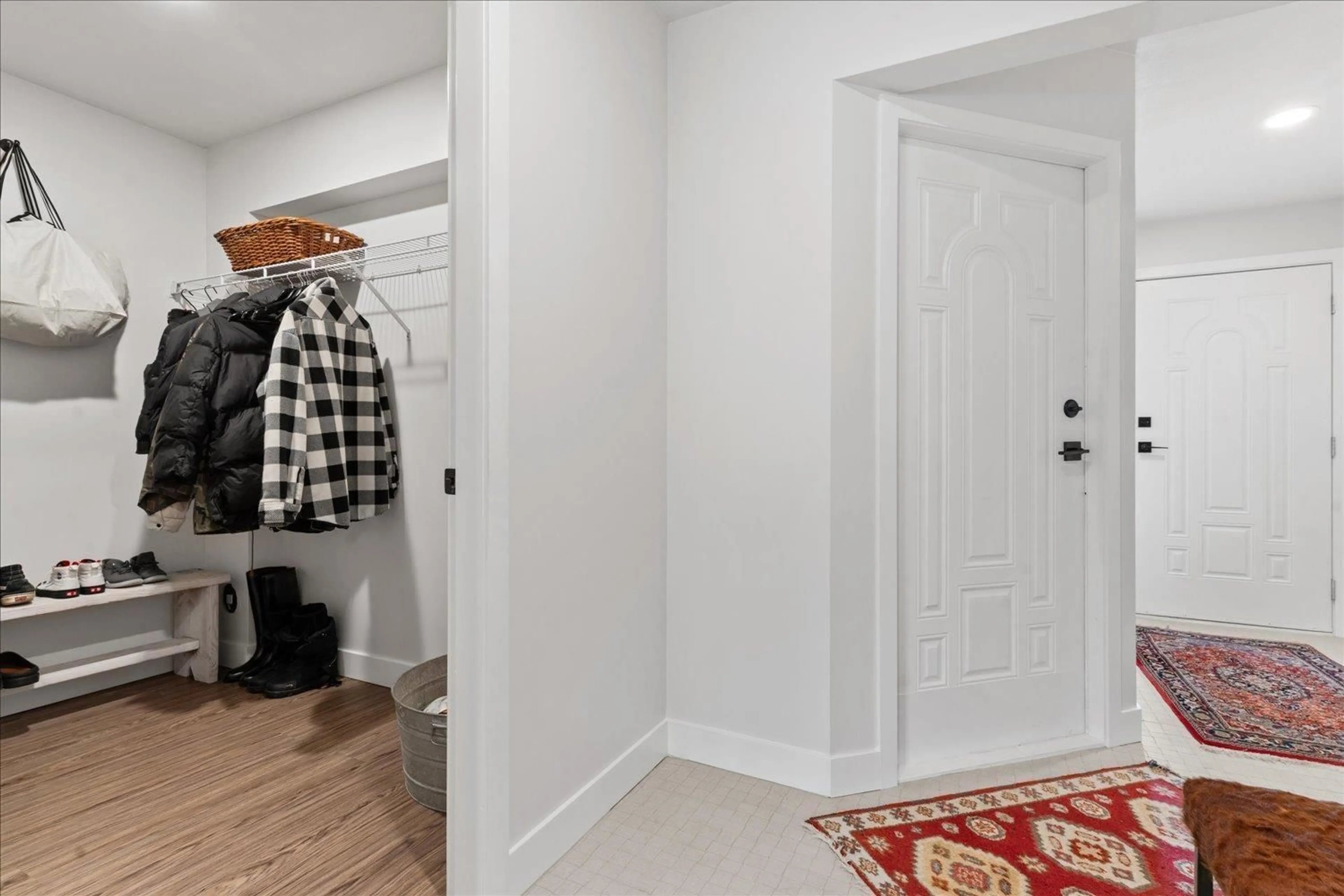 Indoor entryway for 1 - 1802 HEATH ROAD, Agassiz British Columbia V0M1A2