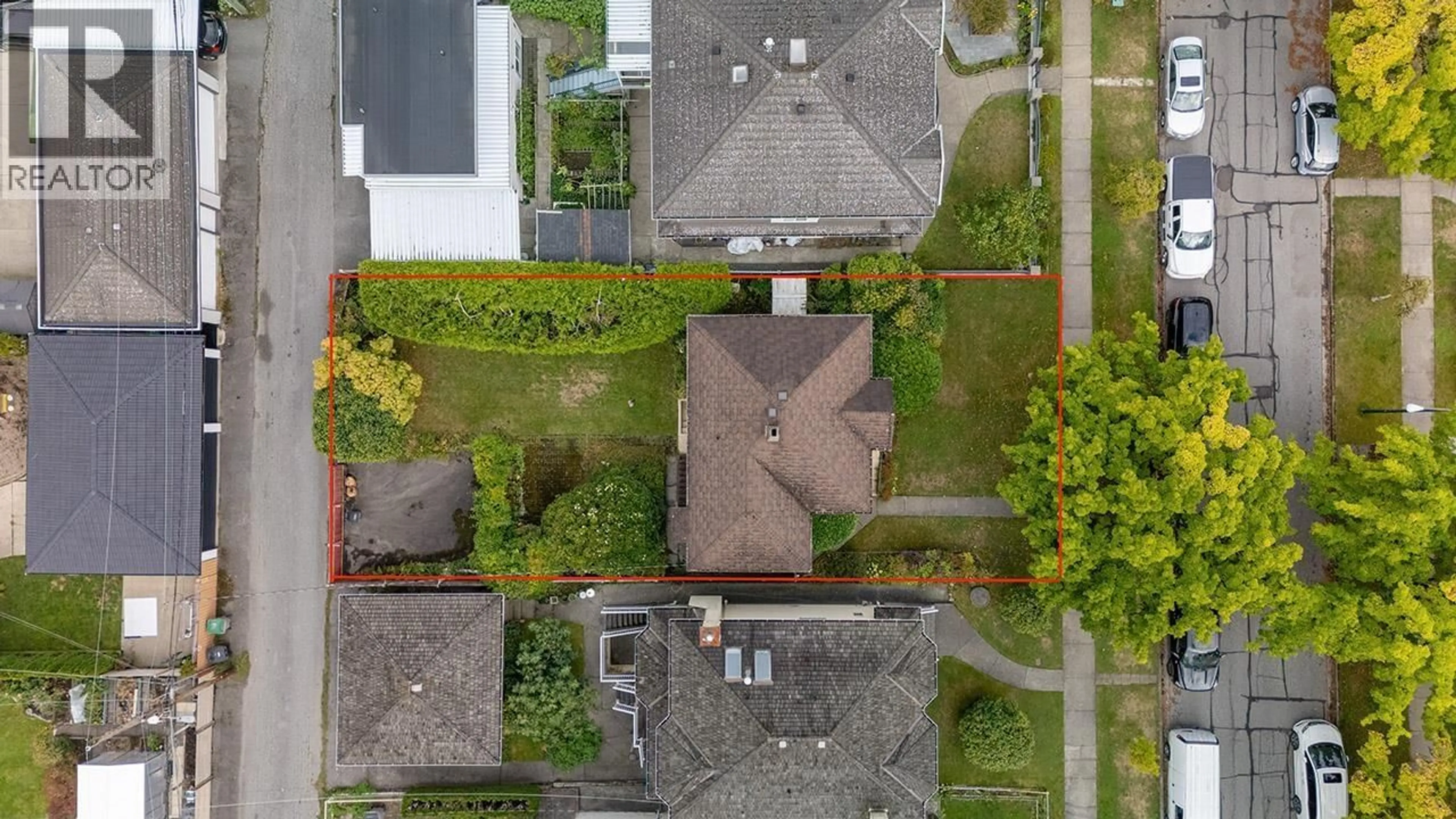 A pic from outside/outdoor area/front of a property/back of a property/a pic from drone, street for 4805 INVERNESS STREET, Vancouver British Columbia V5V4X5