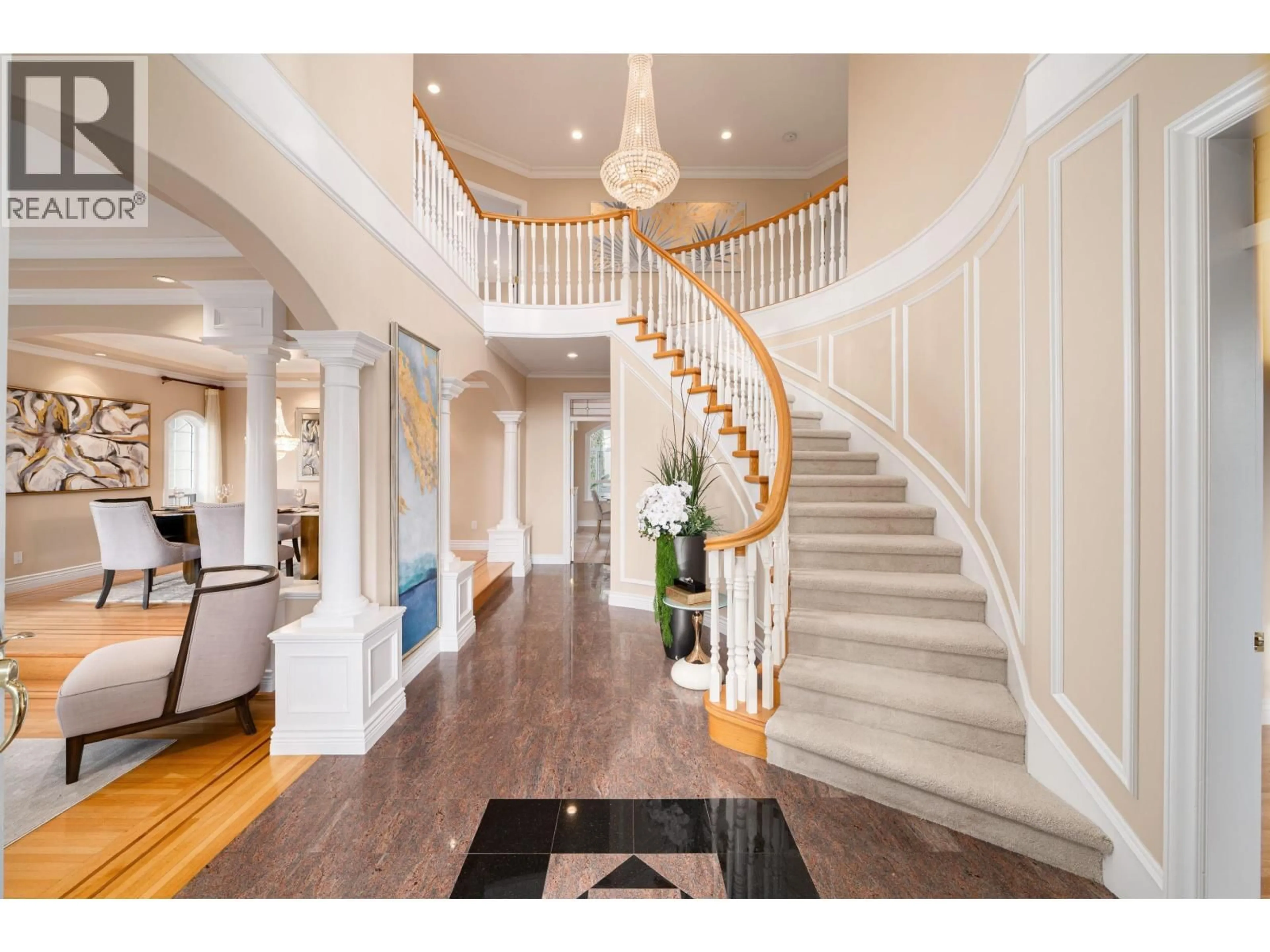 Indoor entryway for 6111 KITCHENER STREET, Burnaby British Columbia V5B2J5