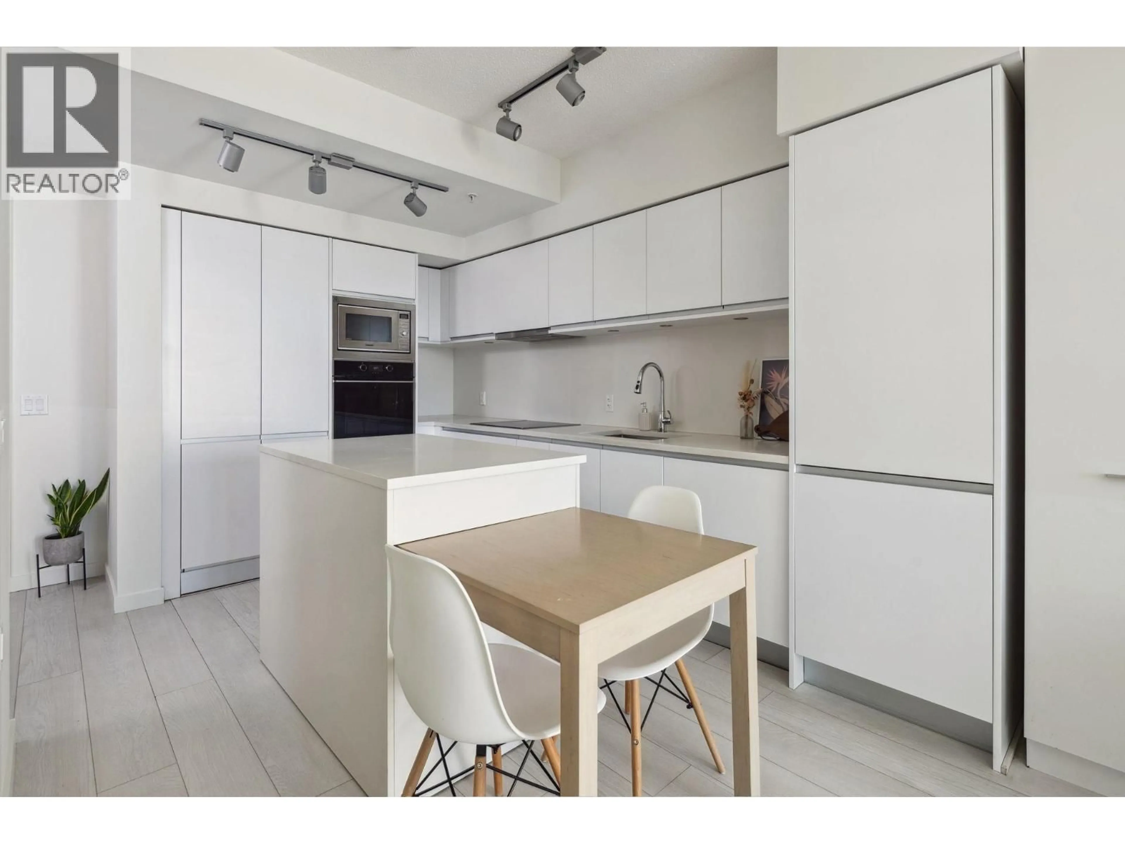 Unknown for 611 - 180 2ND AVENUE, Vancouver British Columbia V5T0K4