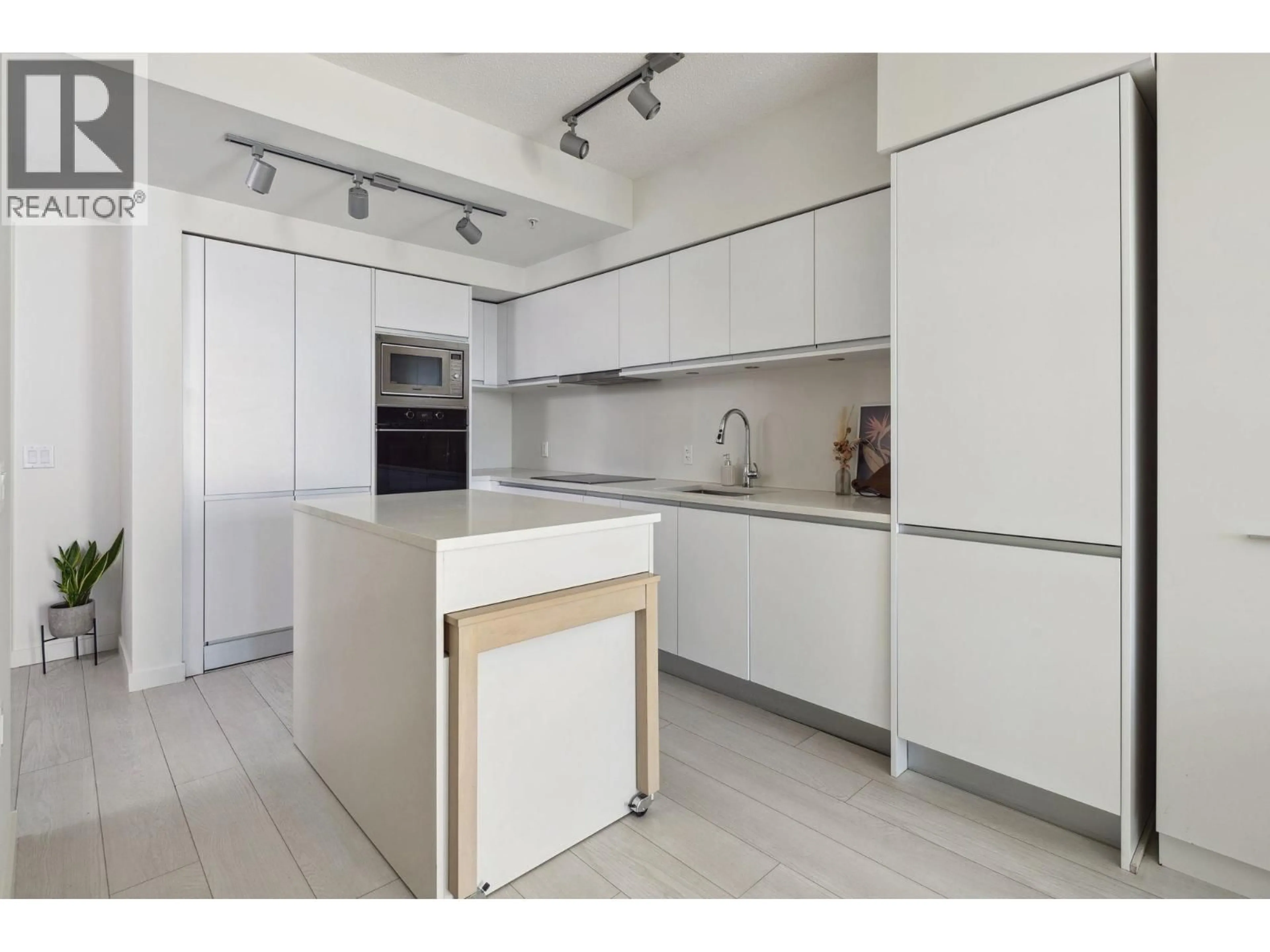 Unknown for 611 - 180 2ND AVENUE, Vancouver British Columbia V5T0K4