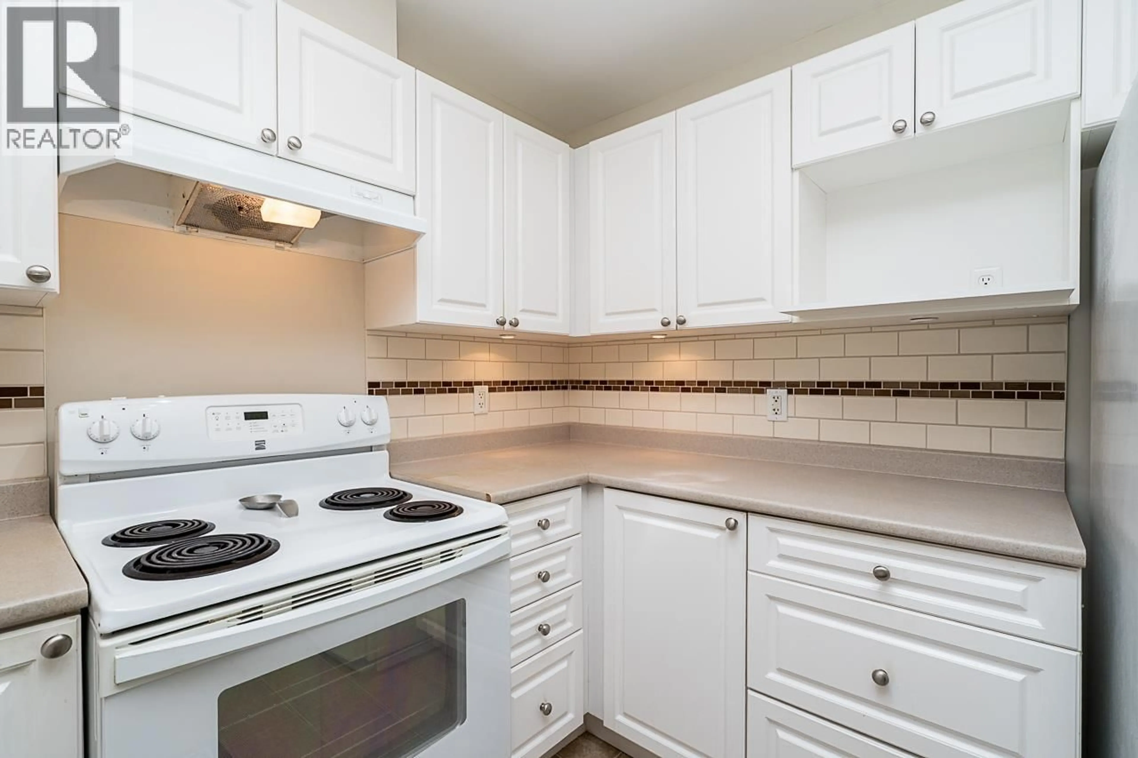 Standard kitchen, unknown for 137 - 2980 PRINCESS CRESCENT, Coquitlam British Columbia V3B7R4