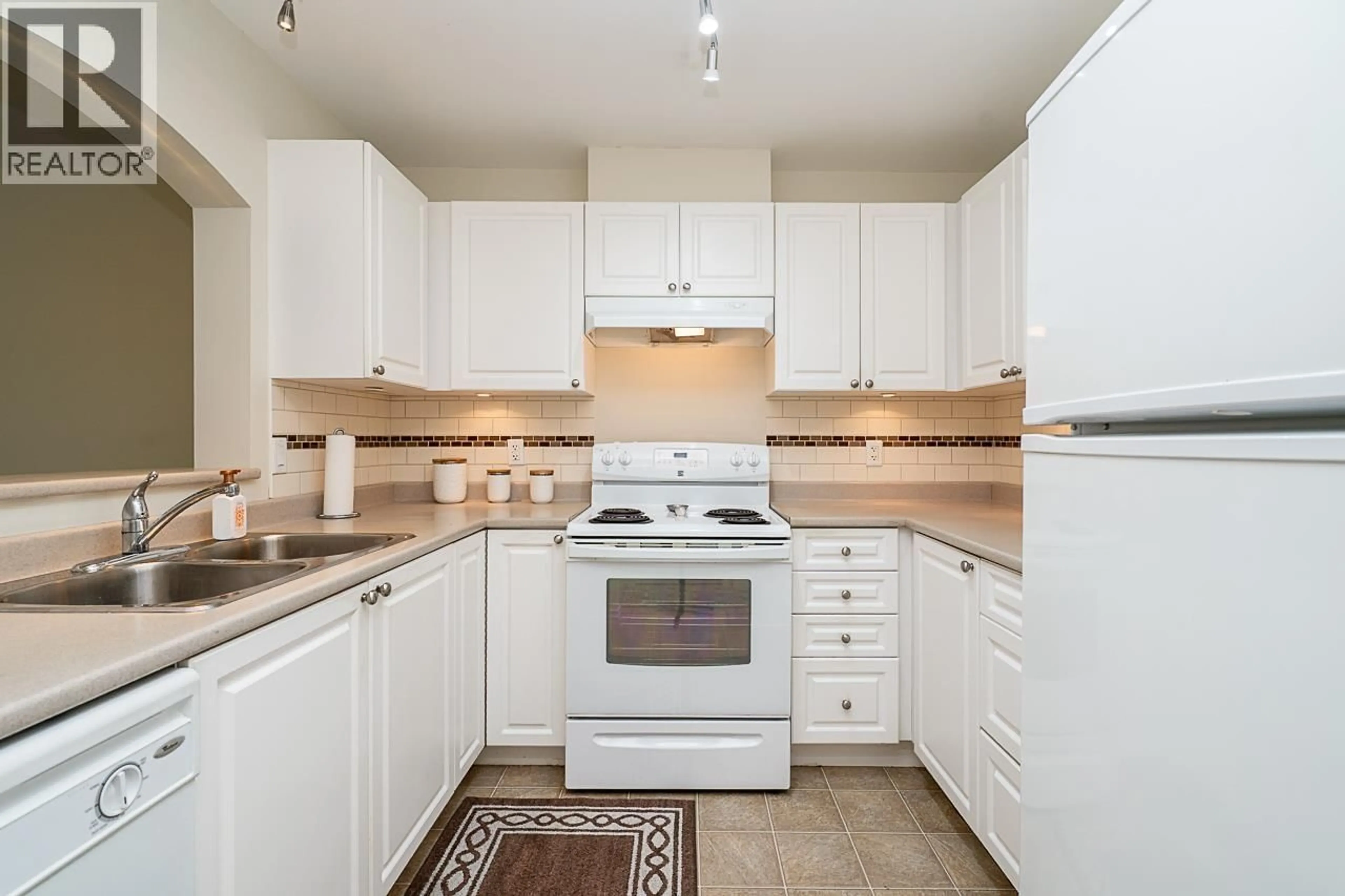 Standard kitchen, unknown for 137 - 2980 PRINCESS CRESCENT, Coquitlam British Columbia V3B7R4