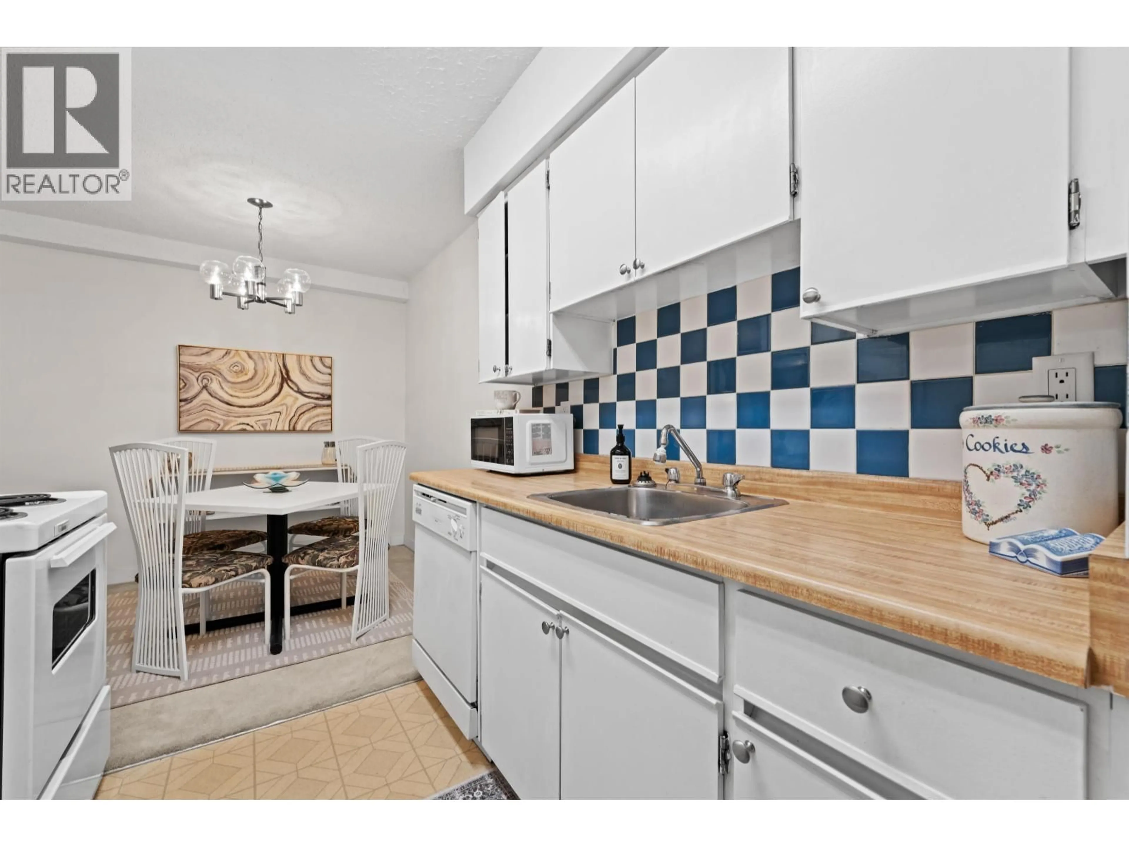 Standard kitchen, ceramic/tile floor for 206 - 250 1ST STREET, North Vancouver British Columbia V7M1B4