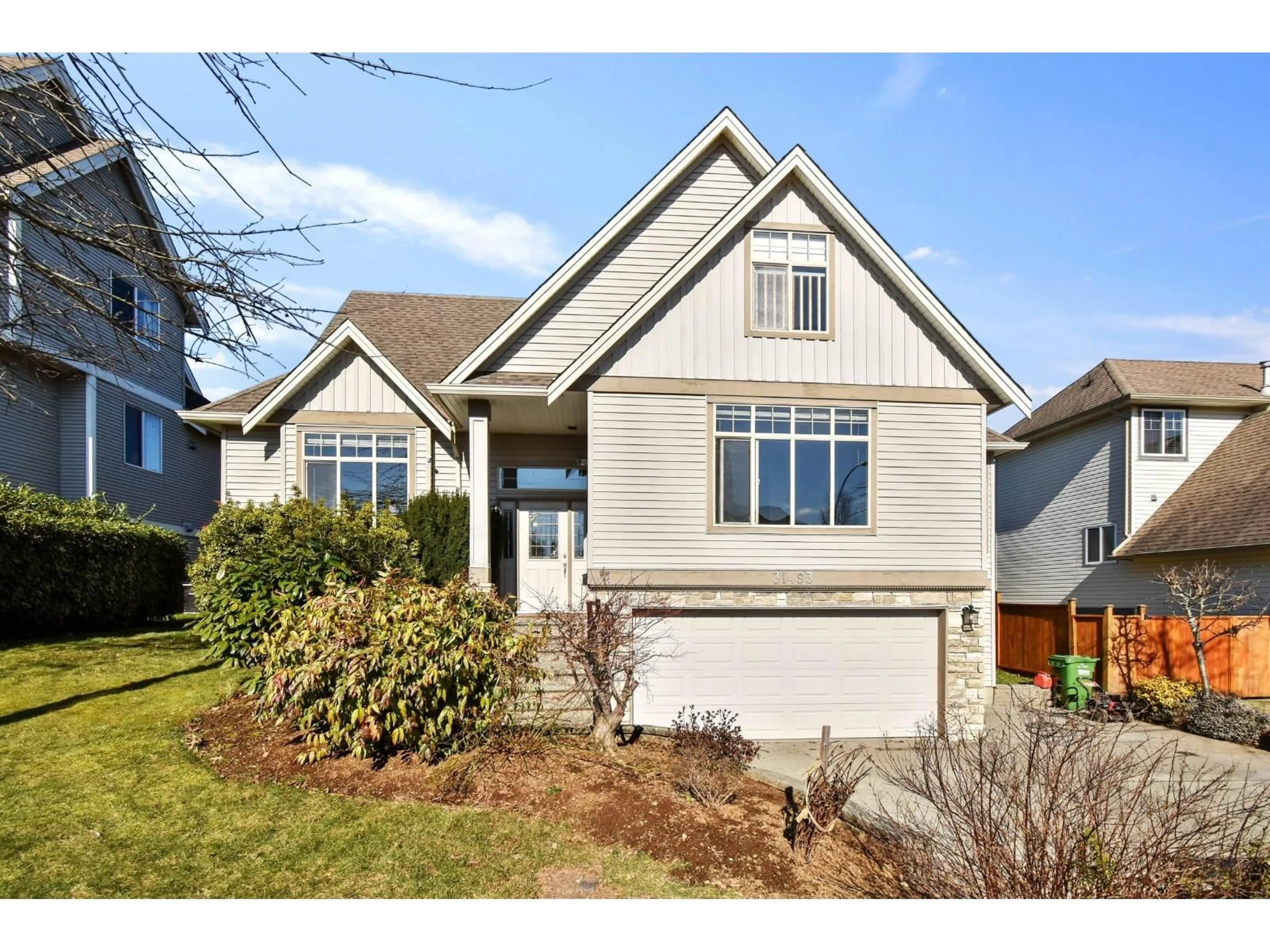 Home with vinyl exterior material, street for 31493 SPUR AVENUE, Abbotsford British Columbia V2T6W9