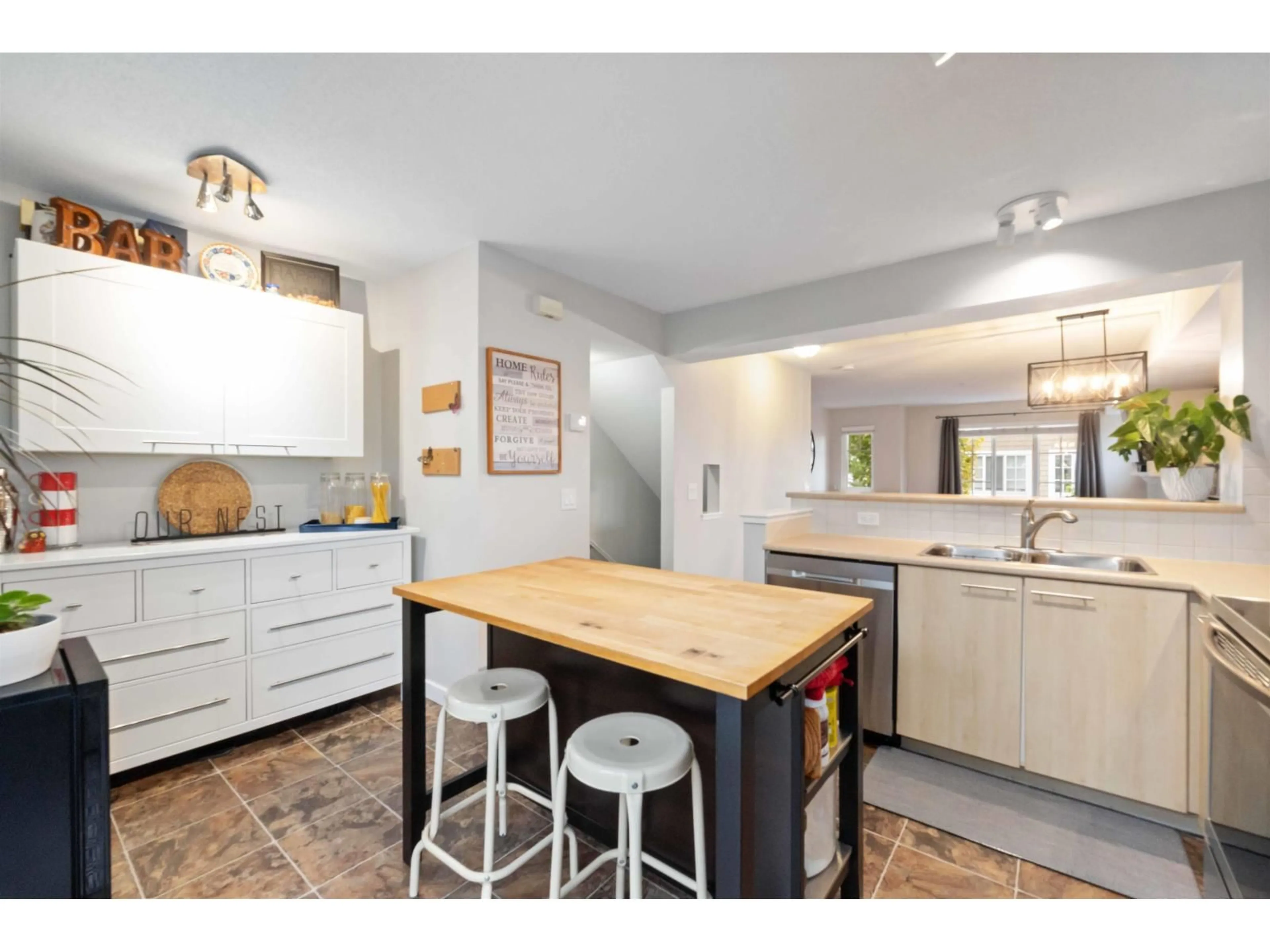 Open concept kitchen, unknown for 37 - 20560 66 AVENUE, Langley British Columbia V2Y2Y8