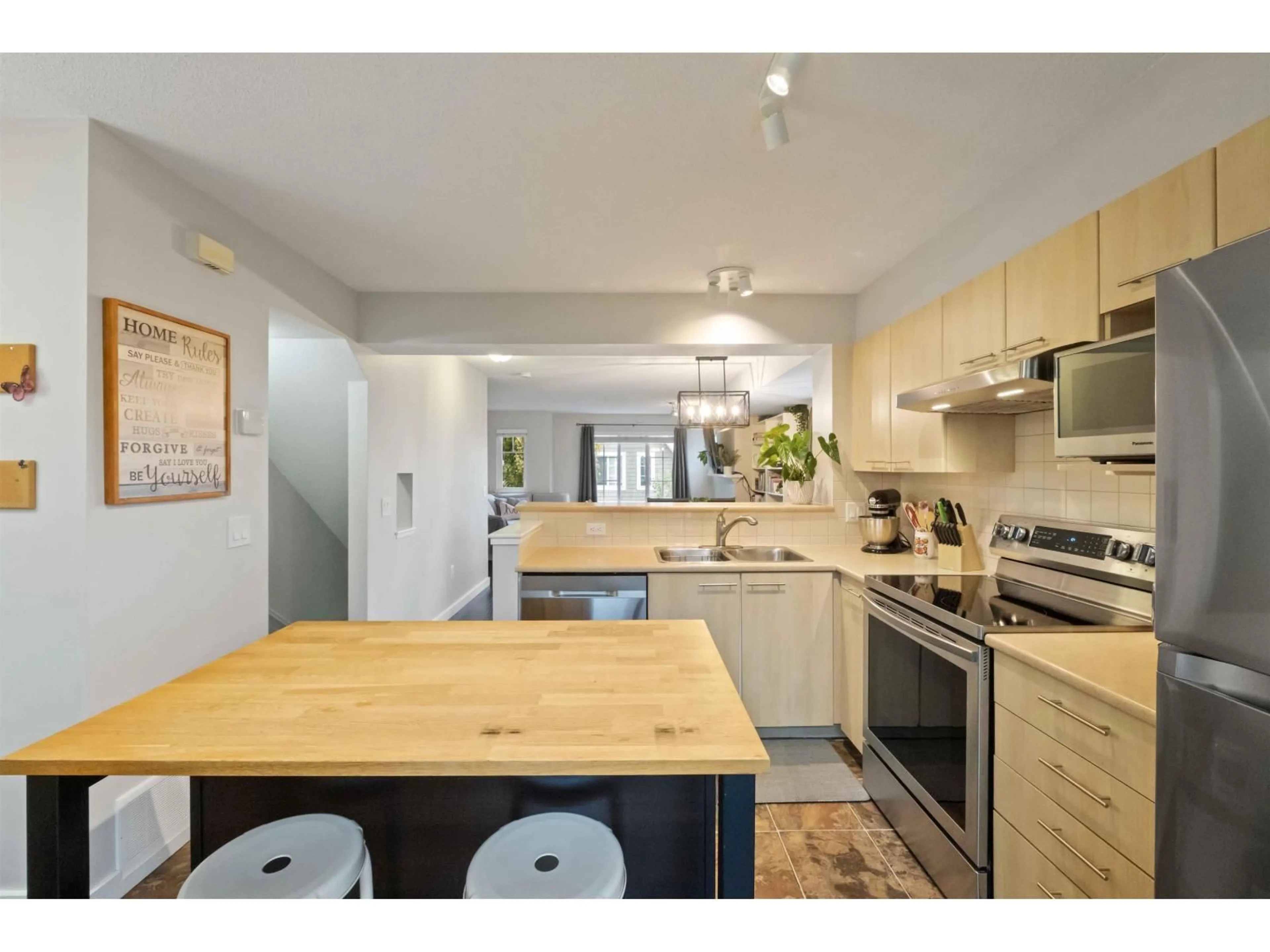 Open concept kitchen, unknown for 37 - 20560 66 AVENUE, Langley British Columbia V2Y2Y8