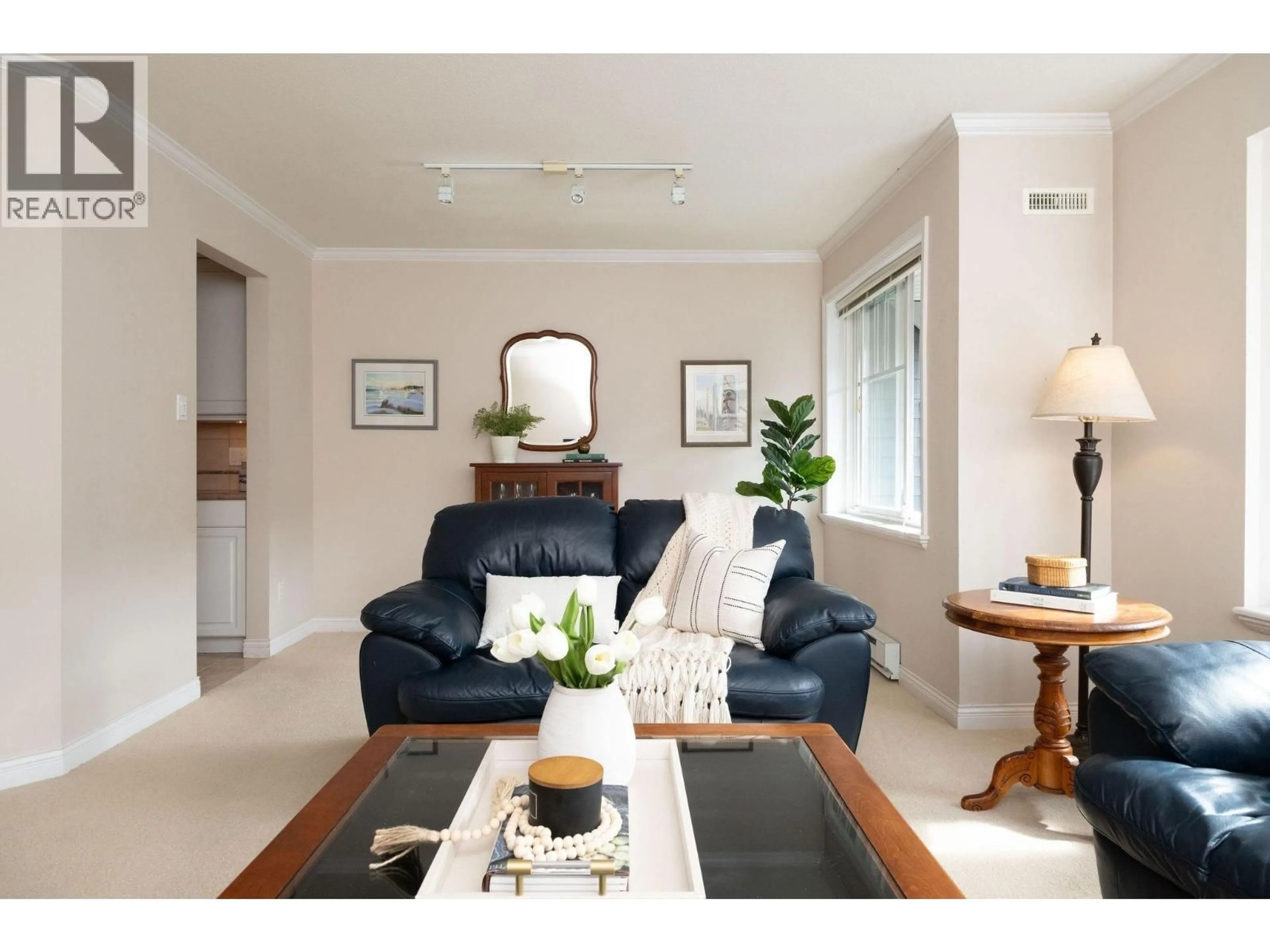 Living room with furniture, unknown for 651 ST. ANDREWS AVENUE, North Vancouver British Columbia V7L4M2