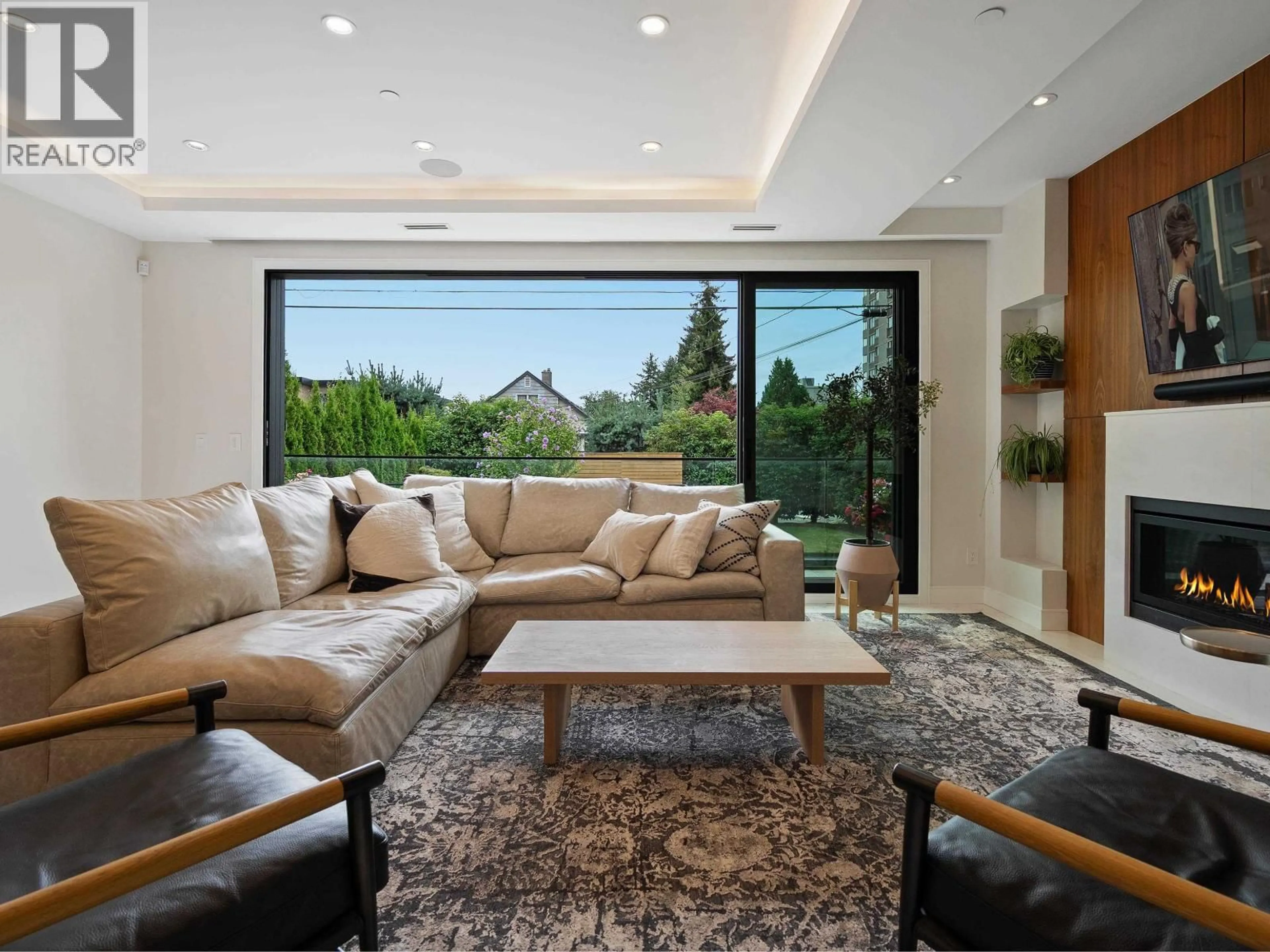 Living room with furniture, unknown for 1295 DUCHESS AVENUE, West Vancouver British Columbia V7T1H3