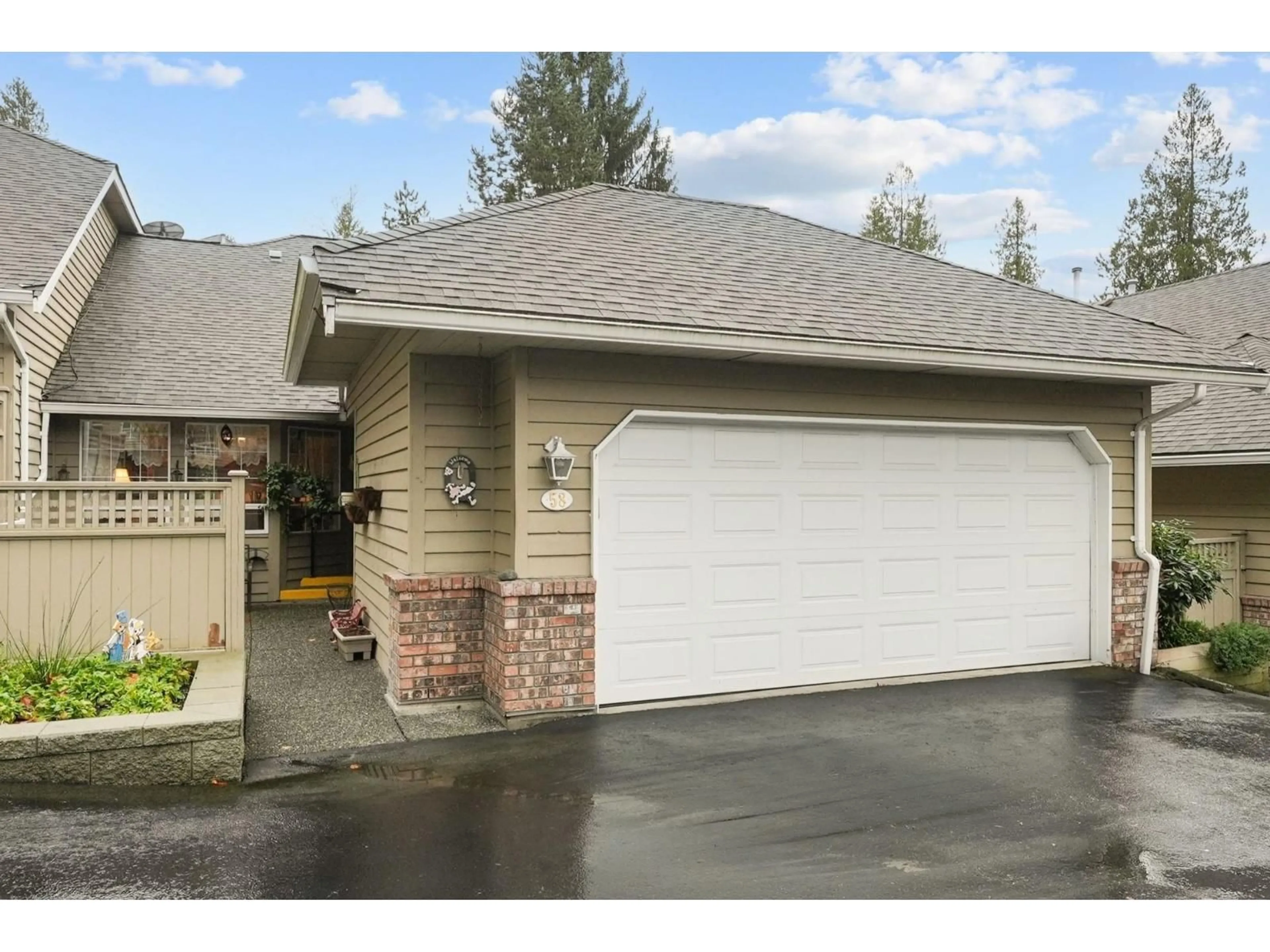 Indoor garage for 58 - 21848 50TH, Langley British Columbia V3A8A9