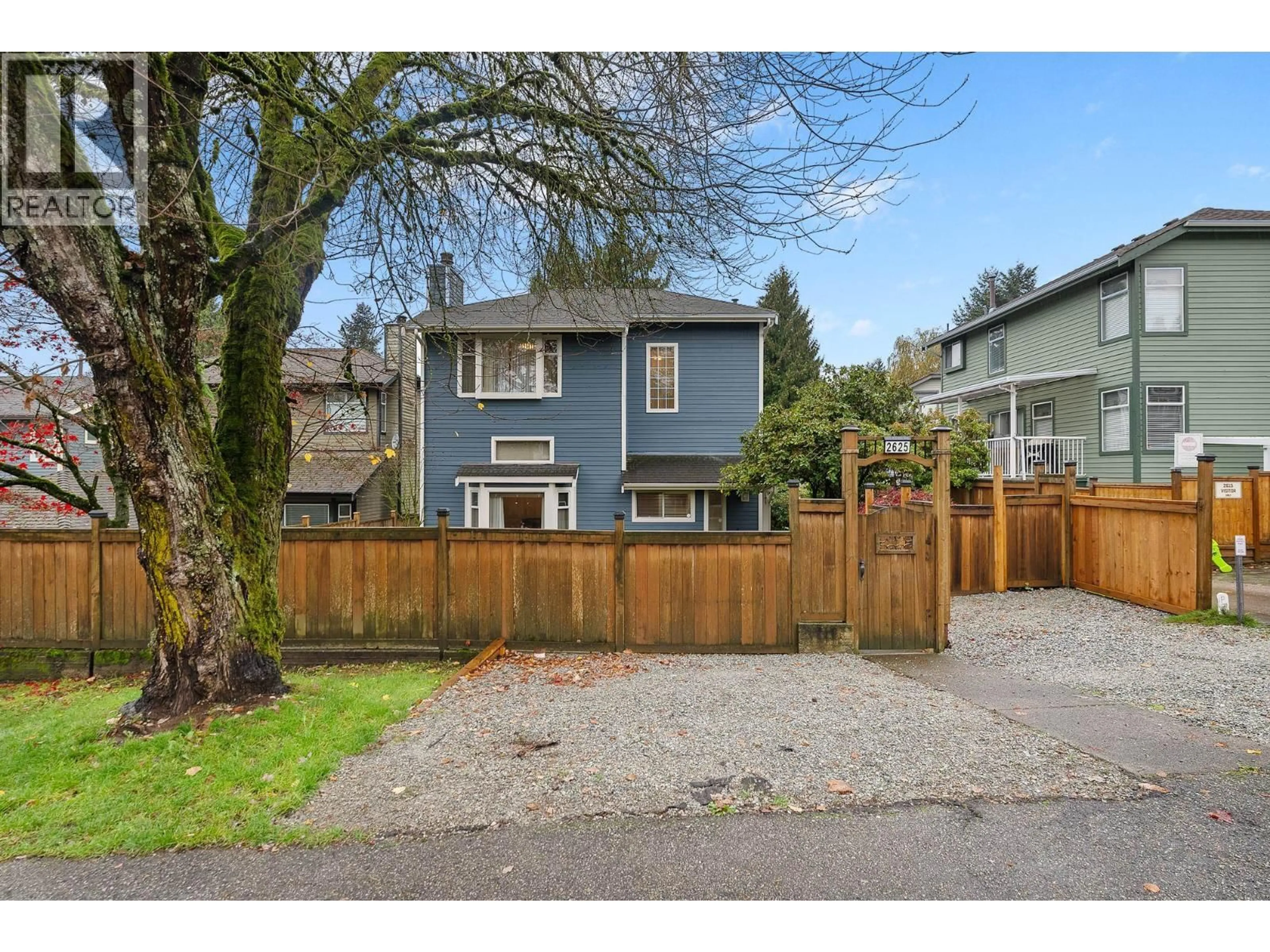 A pic from outside/outdoor area/front of a property/back of a property/a pic from drone, street for 2625 BAINBRIDGE AVENUE, Burnaby British Columbia V5A2S7