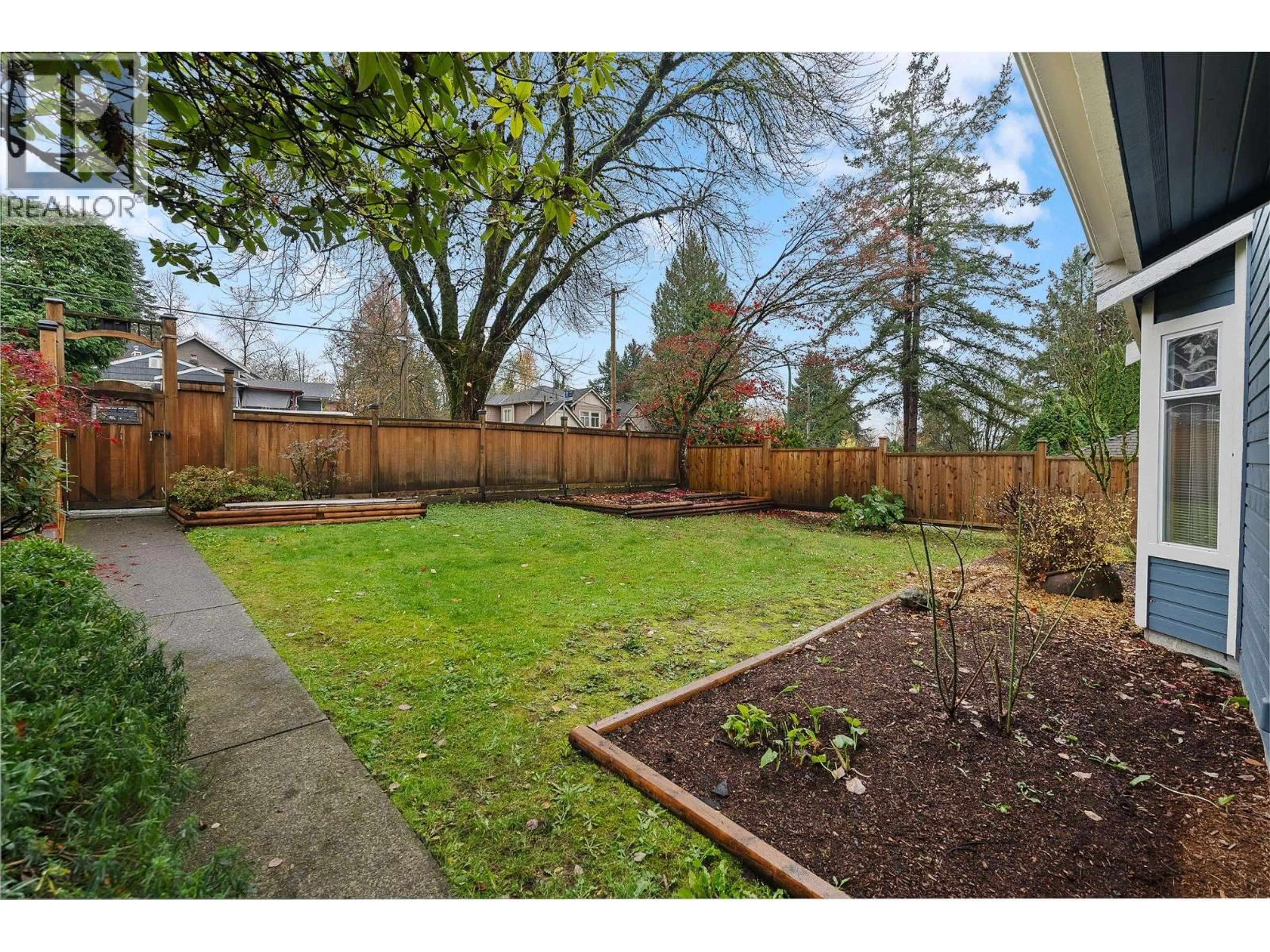 Patio, street for 2625 BAINBRIDGE AVENUE, Burnaby British Columbia V5A2S7