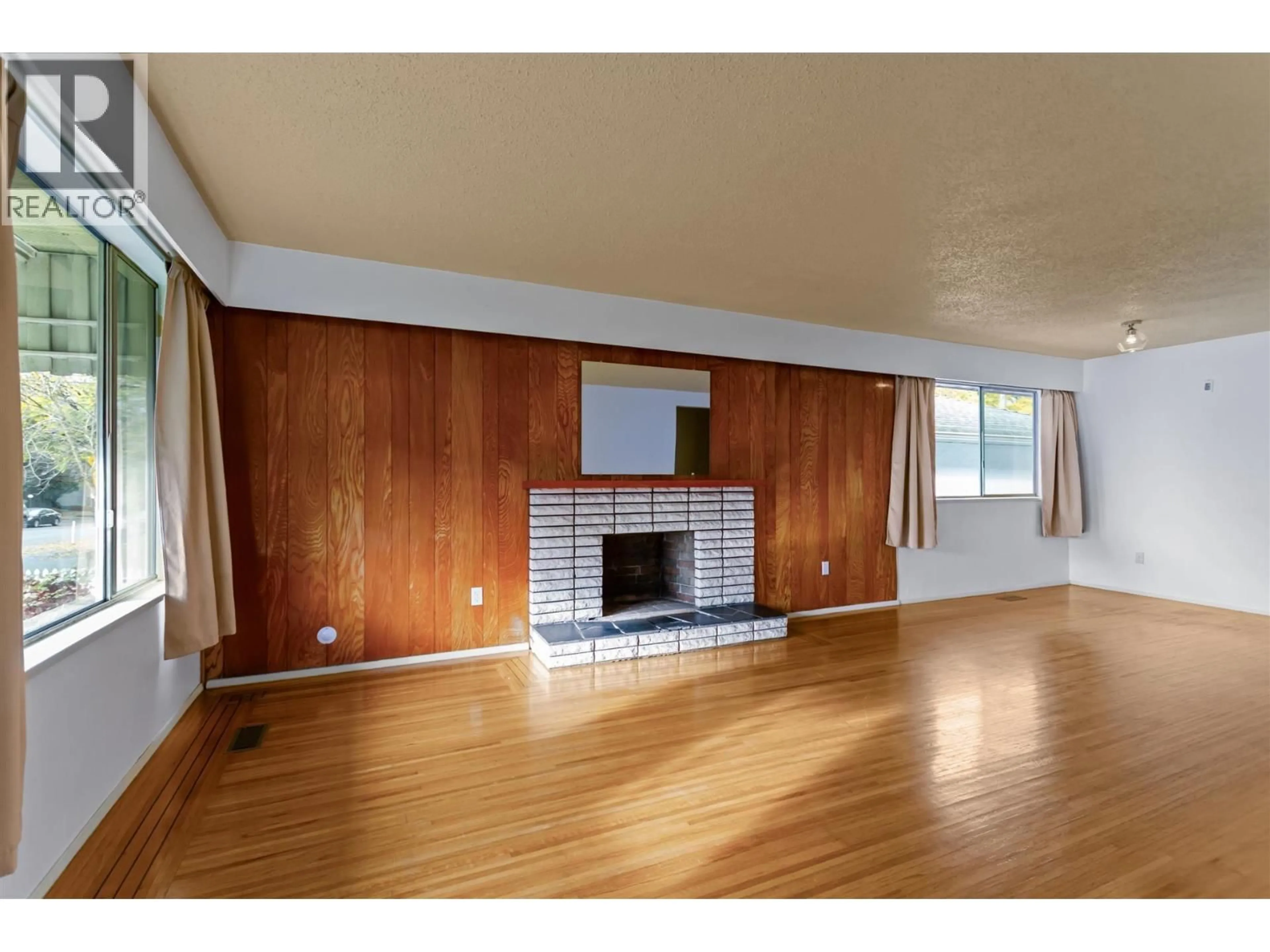 A pic of a room for 1615 ADANAC STREET, Vancouver British Columbia V5L2C7
