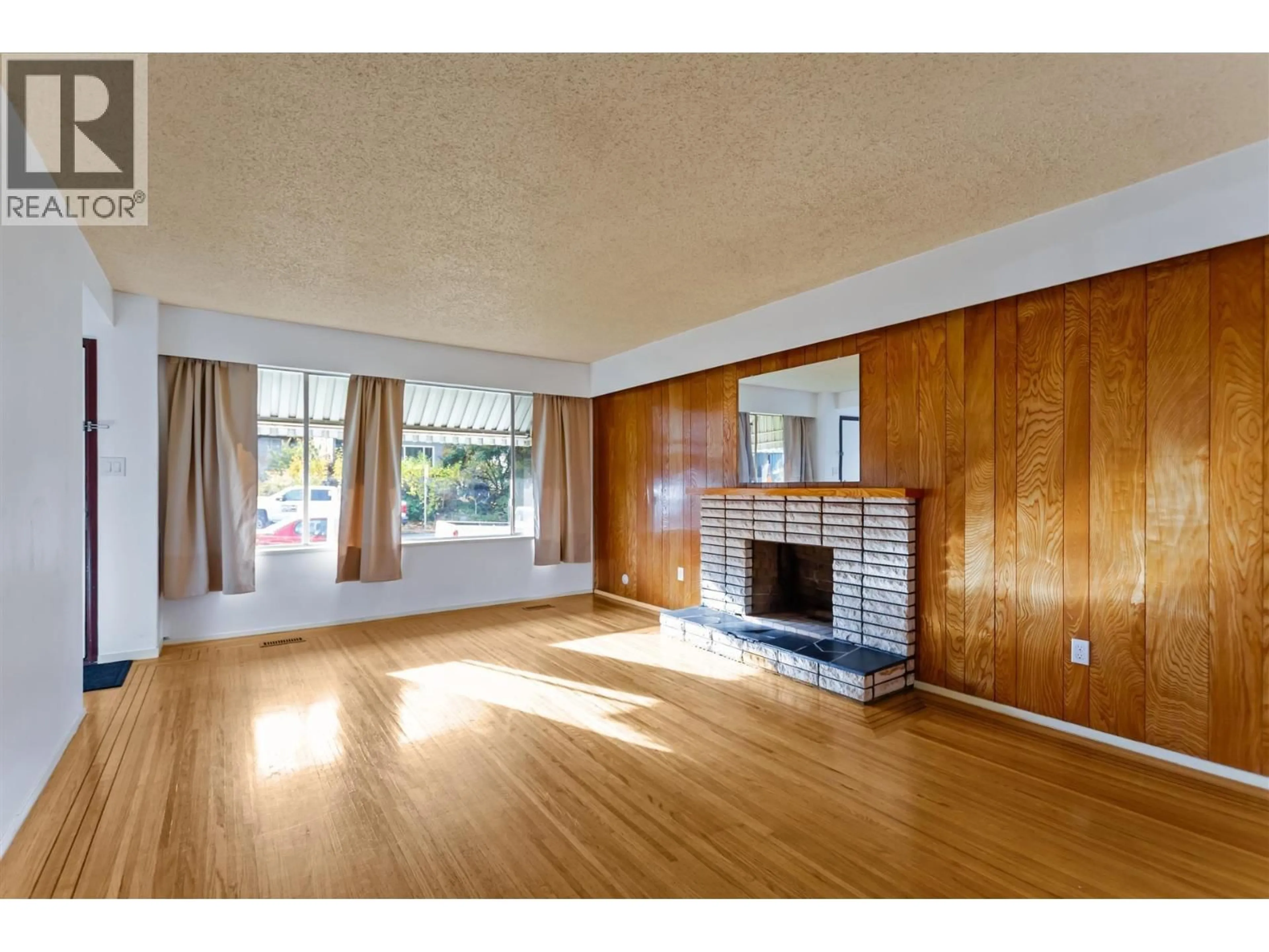 A pic of a room for 1615 ADANAC STREET, Vancouver British Columbia V5L2C7
