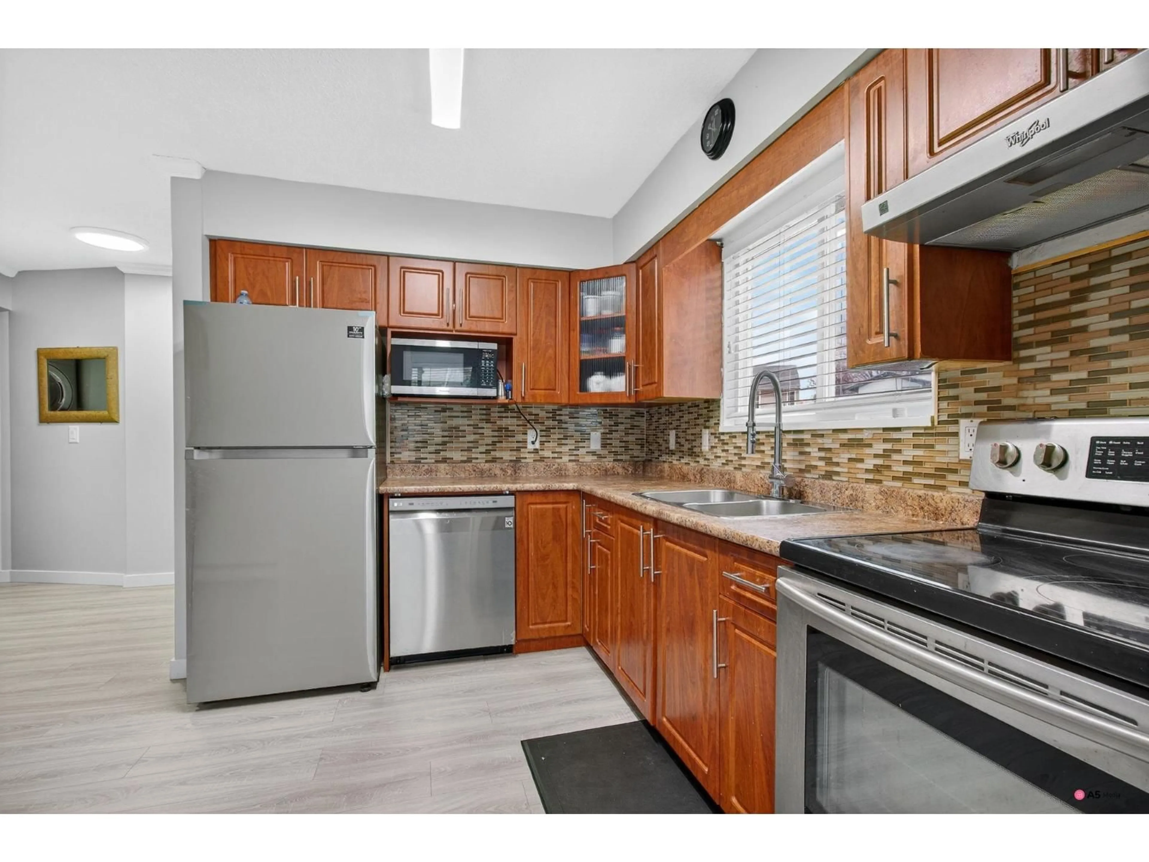 Standard kitchen, unknown for 7363 129 STREET, Surrey British Columbia V3W7B8