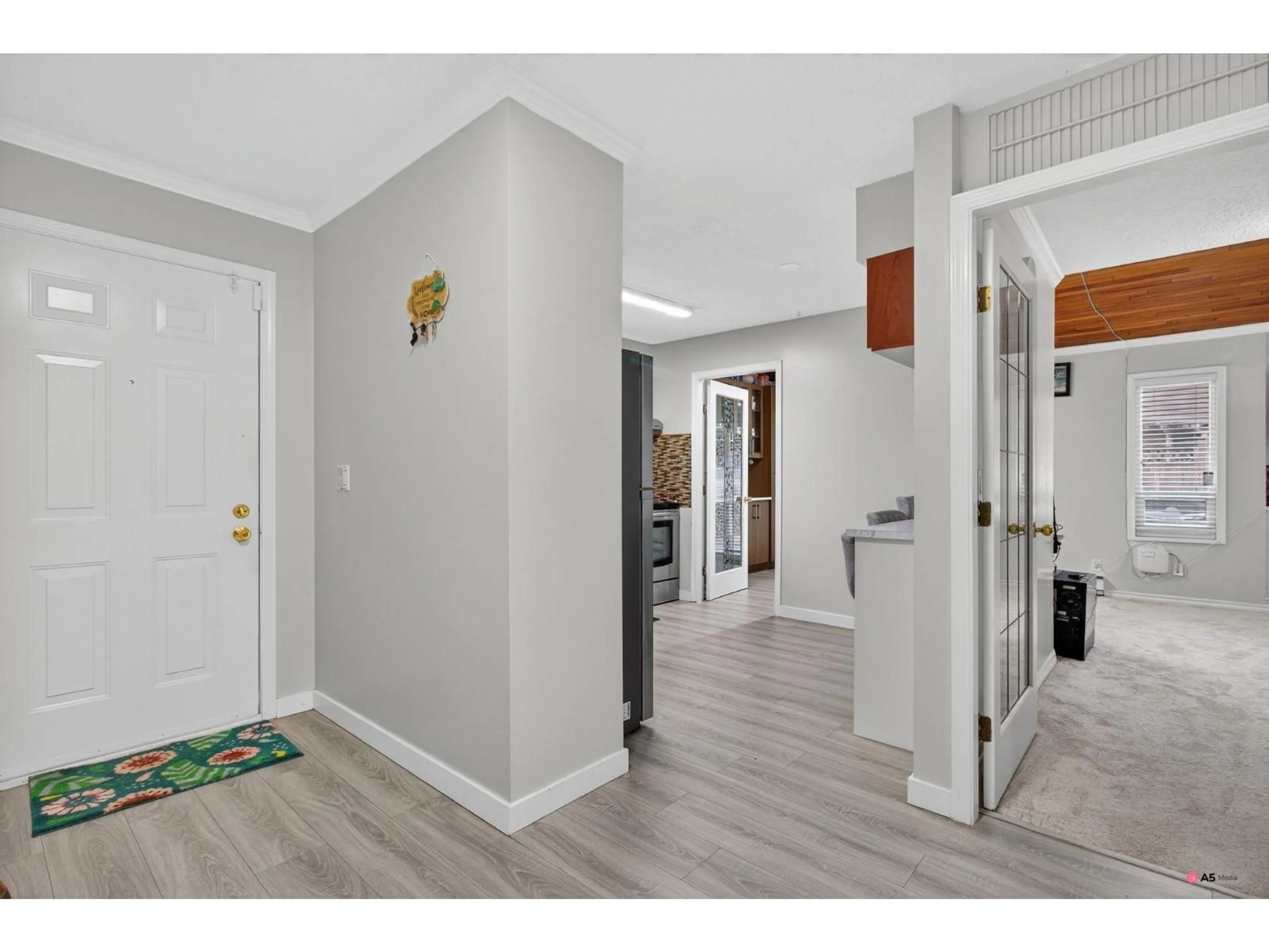 Indoor entryway for 7363 129 STREET, Surrey British Columbia V3W7B8