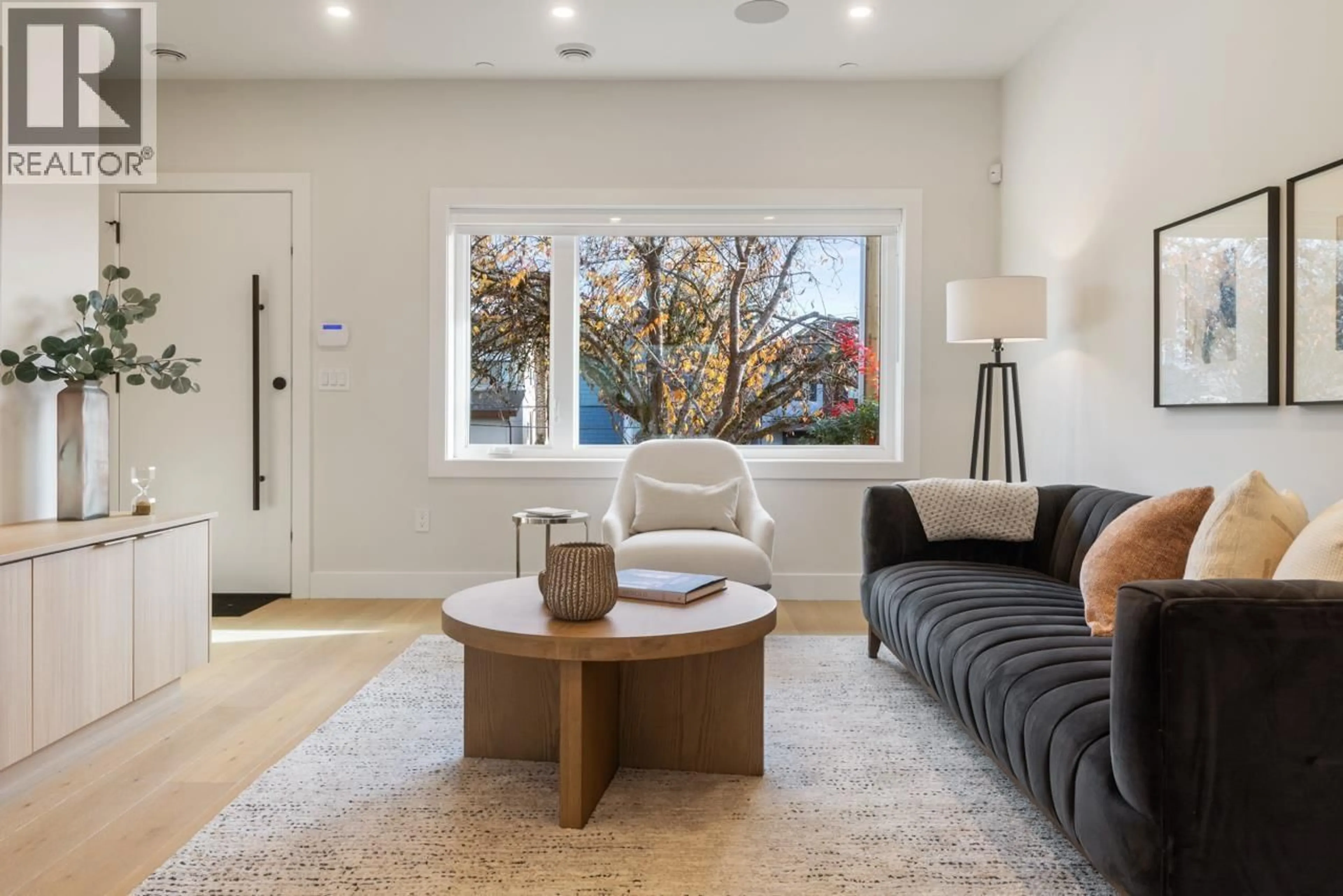 Living room with furniture, unknown for 1937 TEMPLETON DRIVE, Vancouver British Columbia V5N4V9