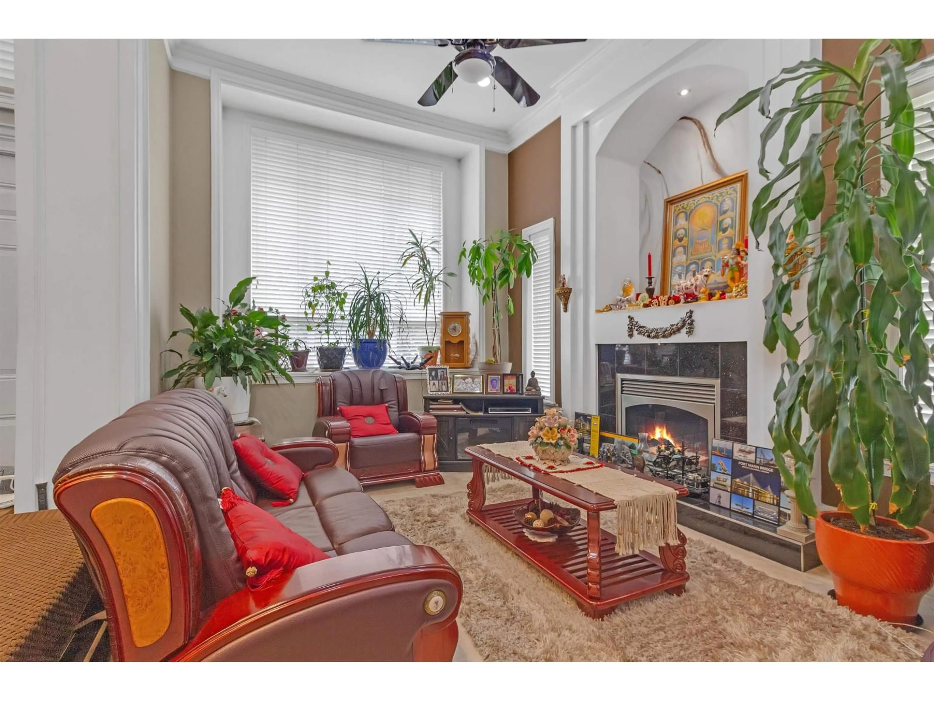 Living room with furniture, unknown for 7673 146A STREET, Surrey British Columbia V3S2T3