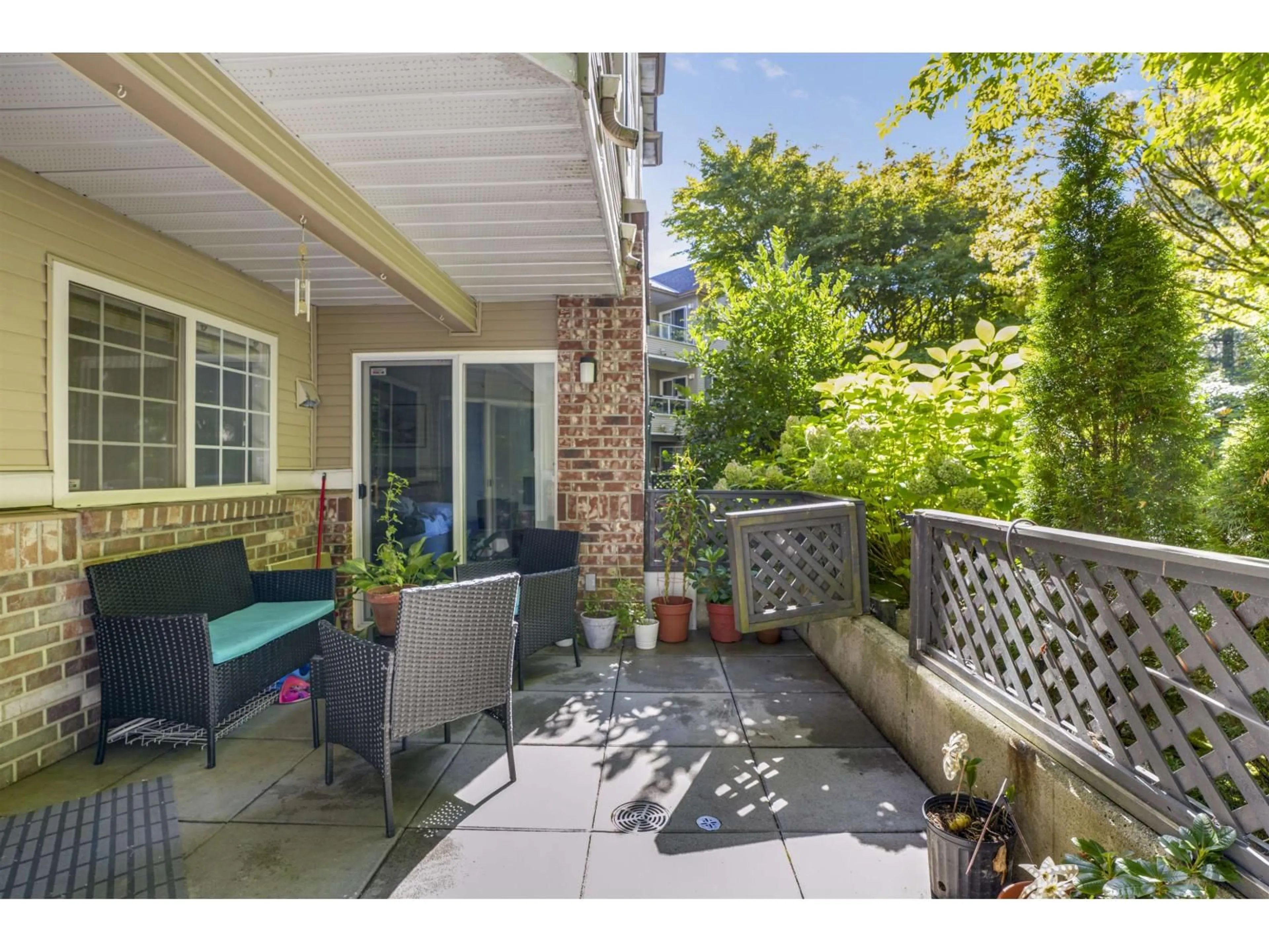 Patio, street for 113 - 16137 83, Surrey British Columbia V3S8S7