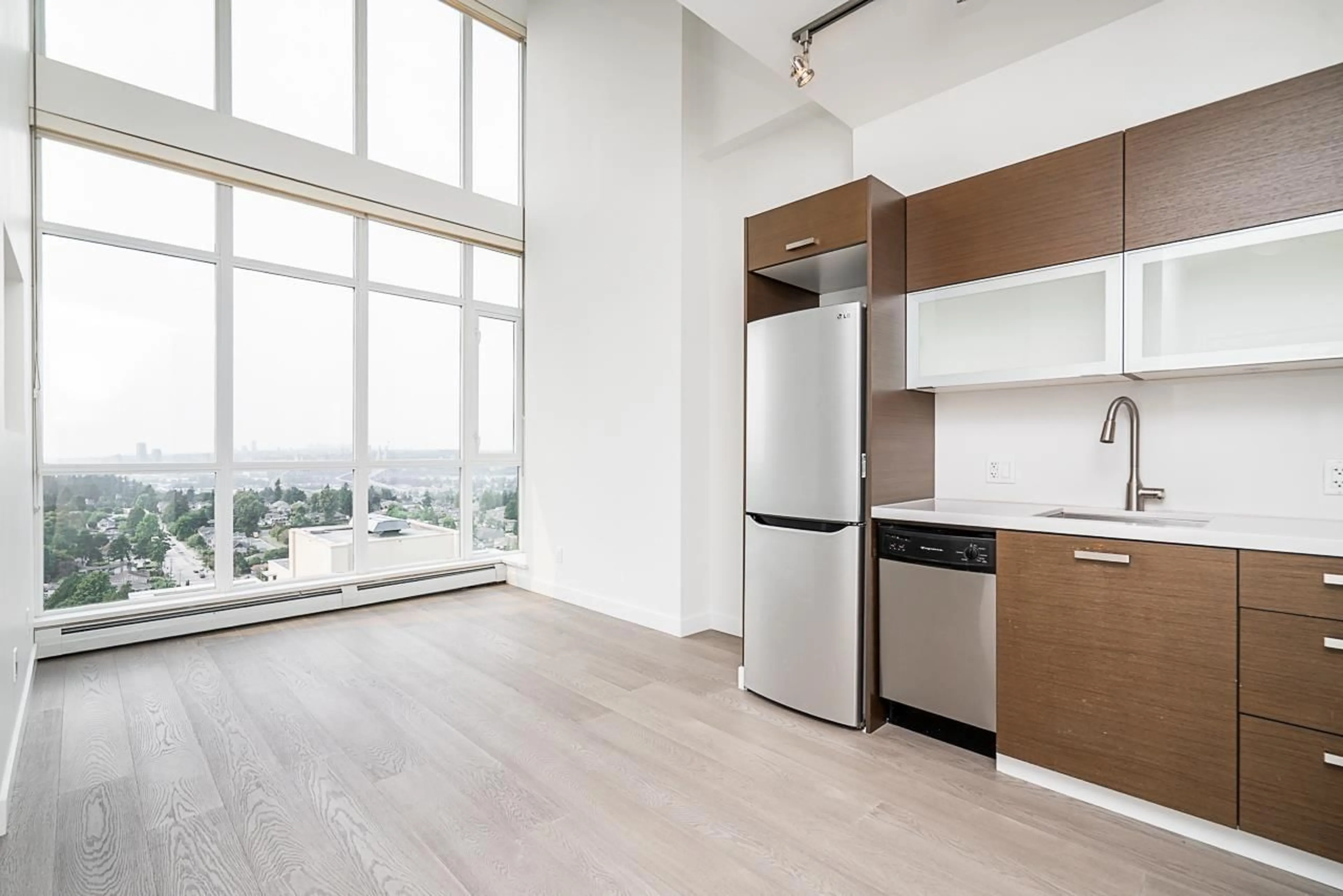 Unknown for 2507 - 10777 UNIVERSITY, Surrey British Columbia V3T0E6