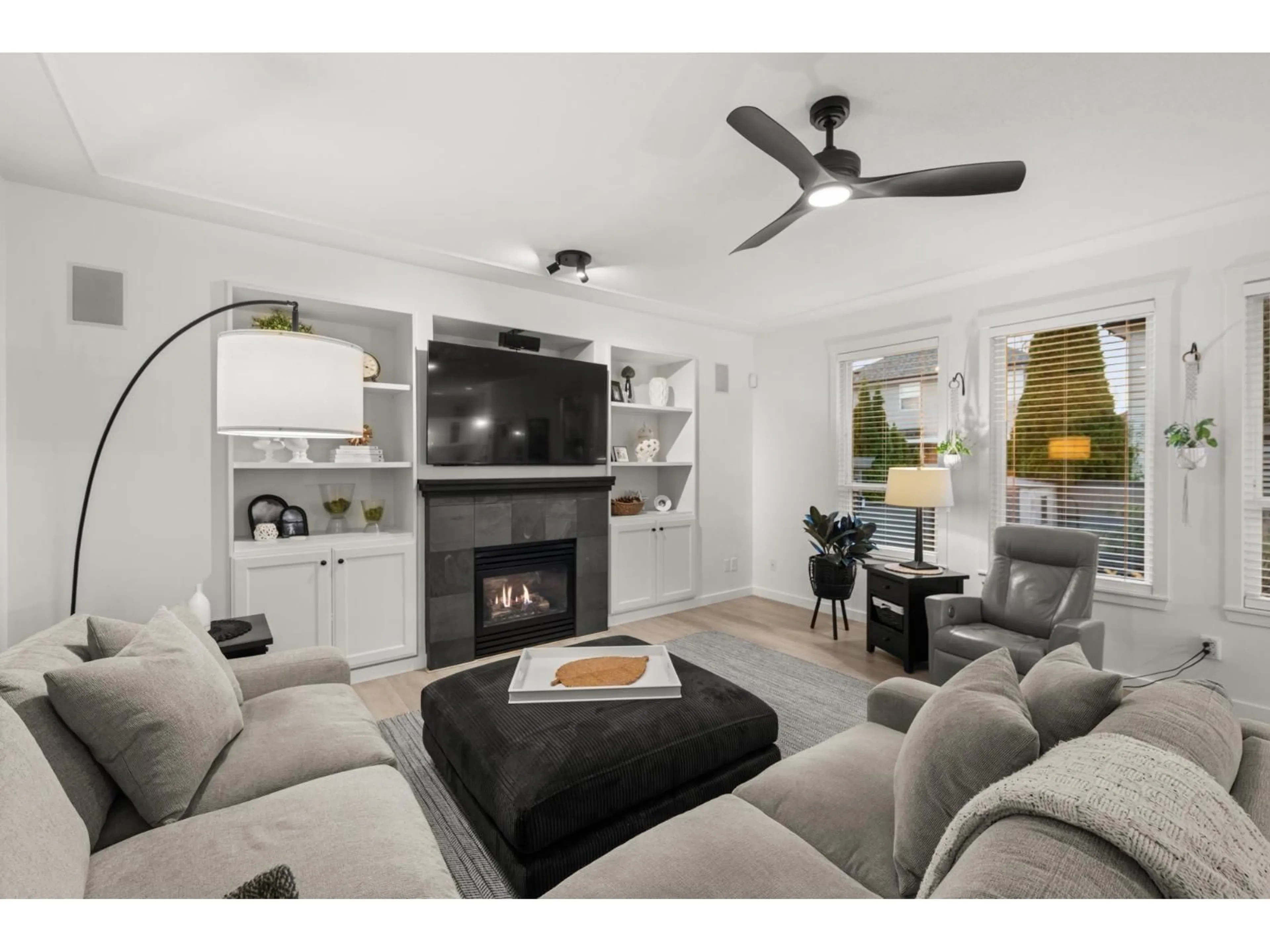 Living room with furniture, unknown for 18955 69, Surrey British Columbia V4N5K1