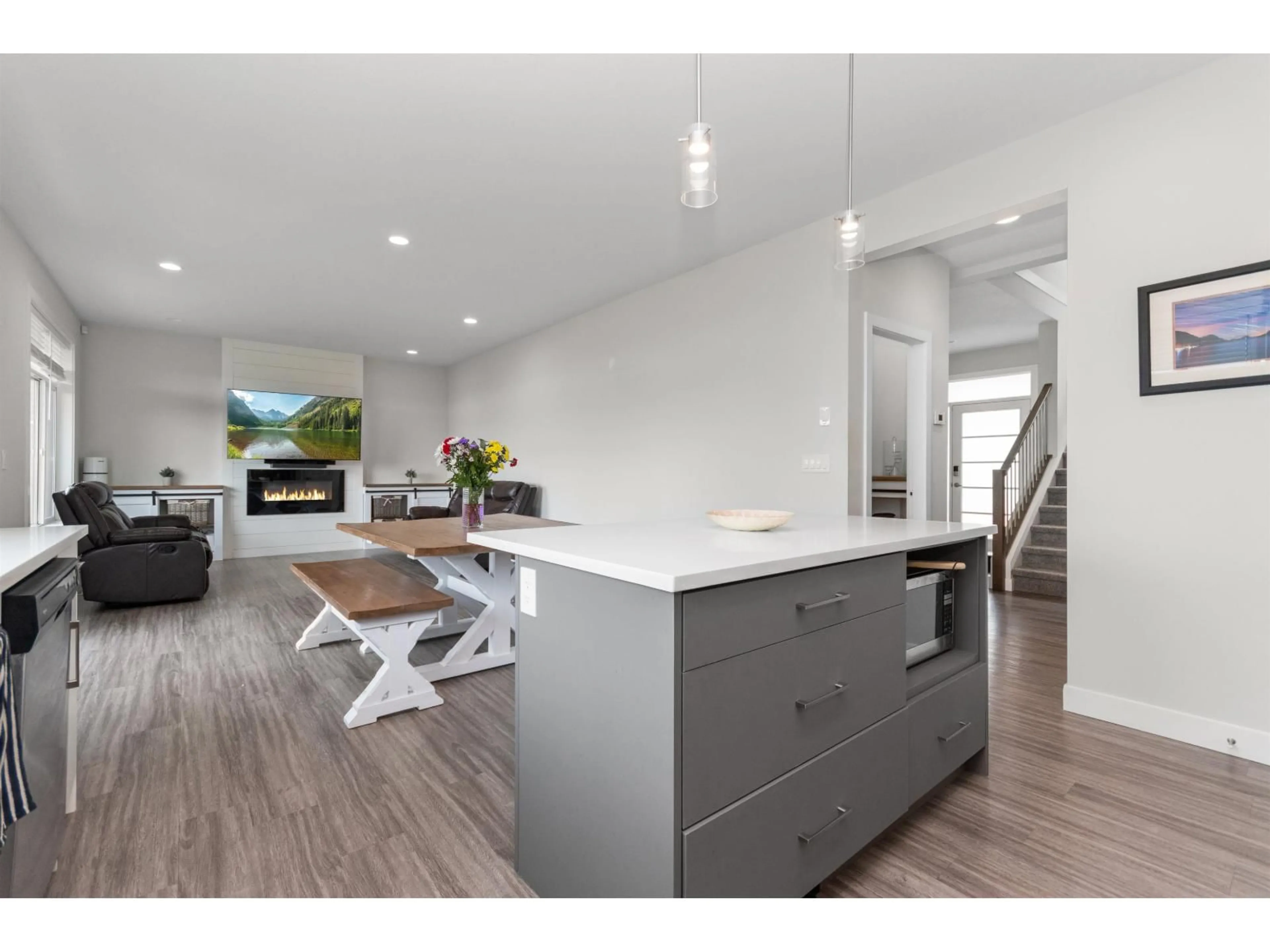 Open concept kitchen, wood/laminate floor for 22 - 6262 REXFORD DRIVE, Chilliwack British Columbia V2R6B4