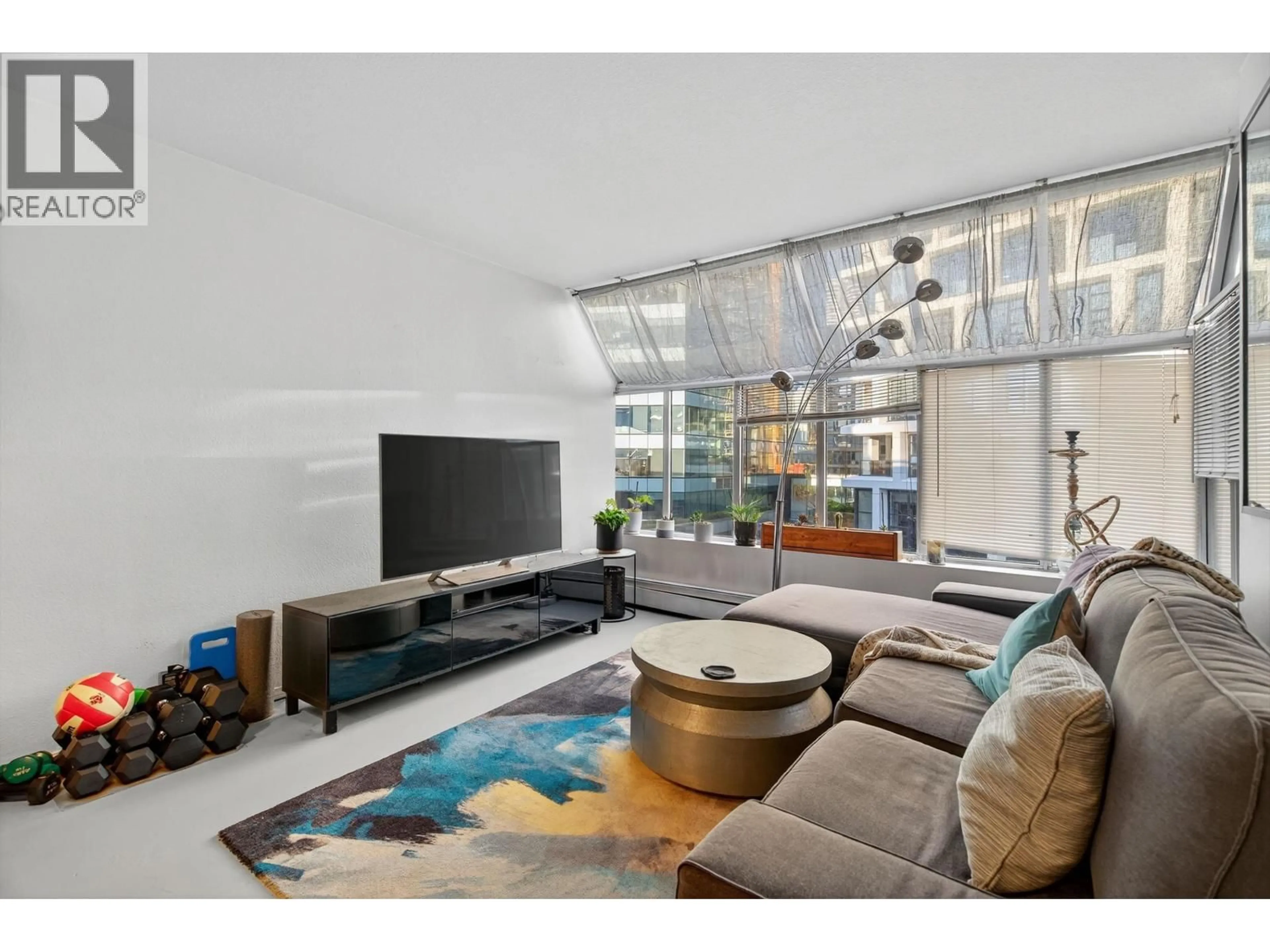 Living room with furniture, unknown for 902 - 950 DRAKE STREET, Vancouver British Columbia V6Z2B9