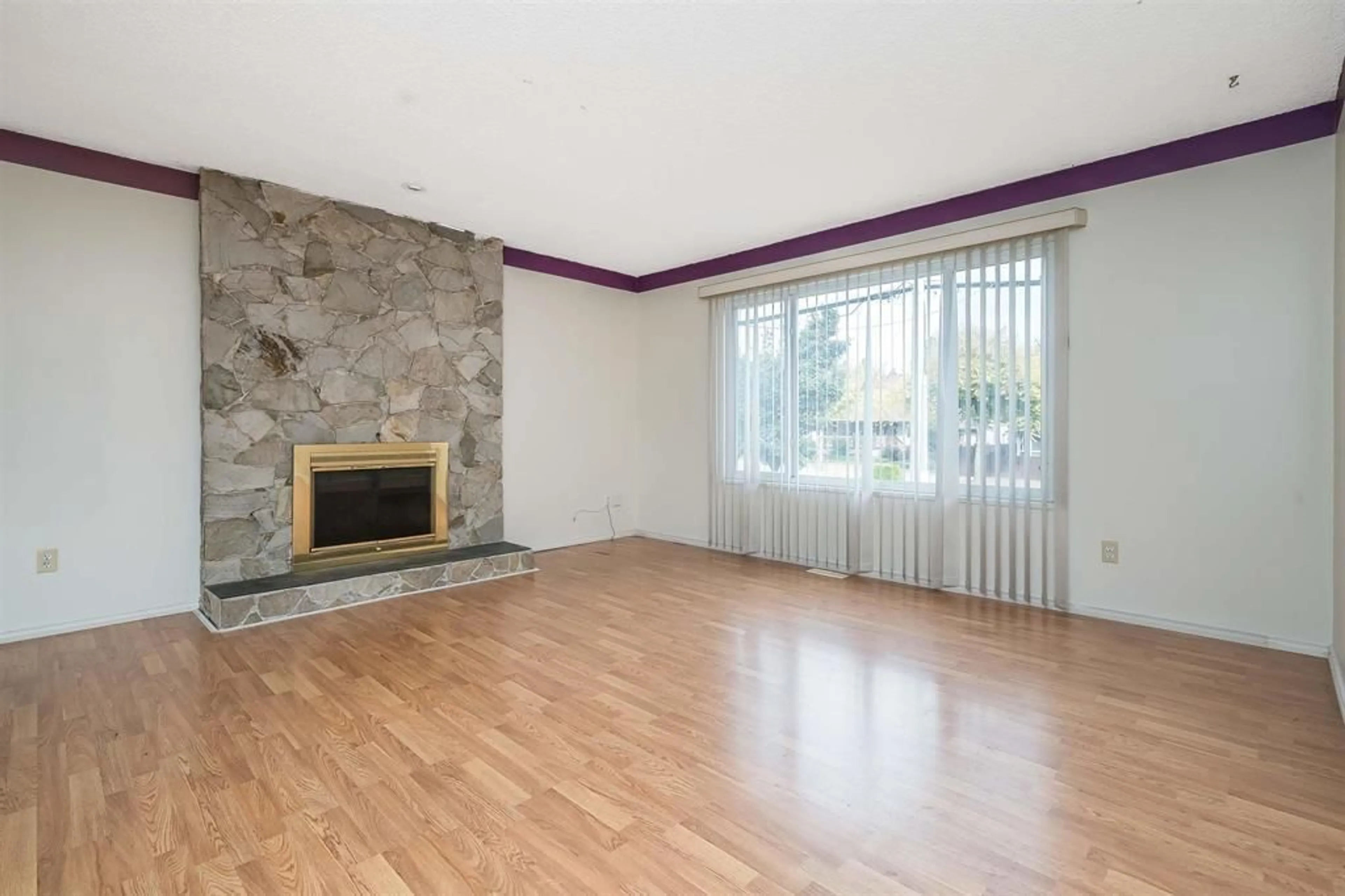 Living room with furniture, wood/laminate floor for 15734 96 AVENUE, Surrey British Columbia V4N2L2