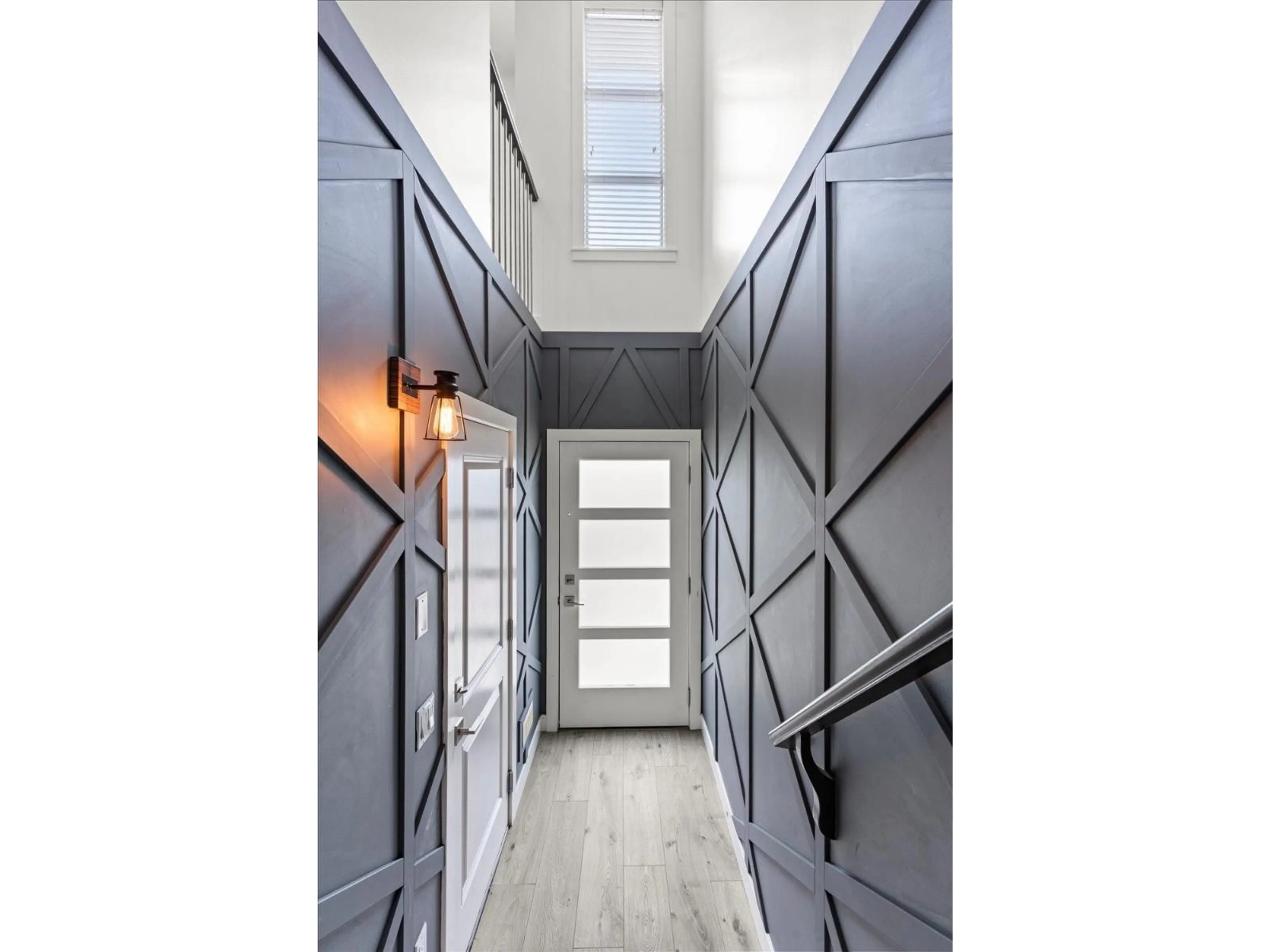 Indoor entryway for 28 - 8466 MIDTOWN WAY, Chilliwack British Columbia V2P0G8