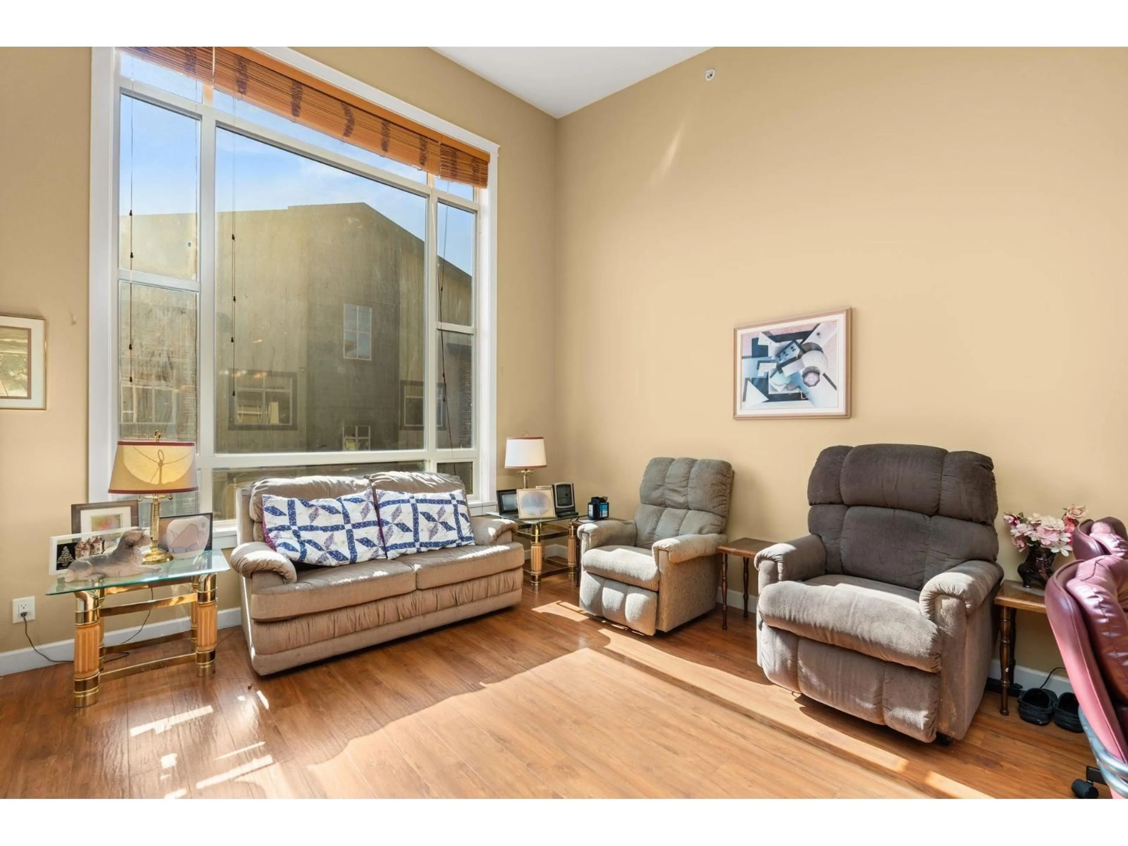 Living room with furniture, wood/laminate floor for 568 - 8258 207A, Langley British Columbia V2Y0N4