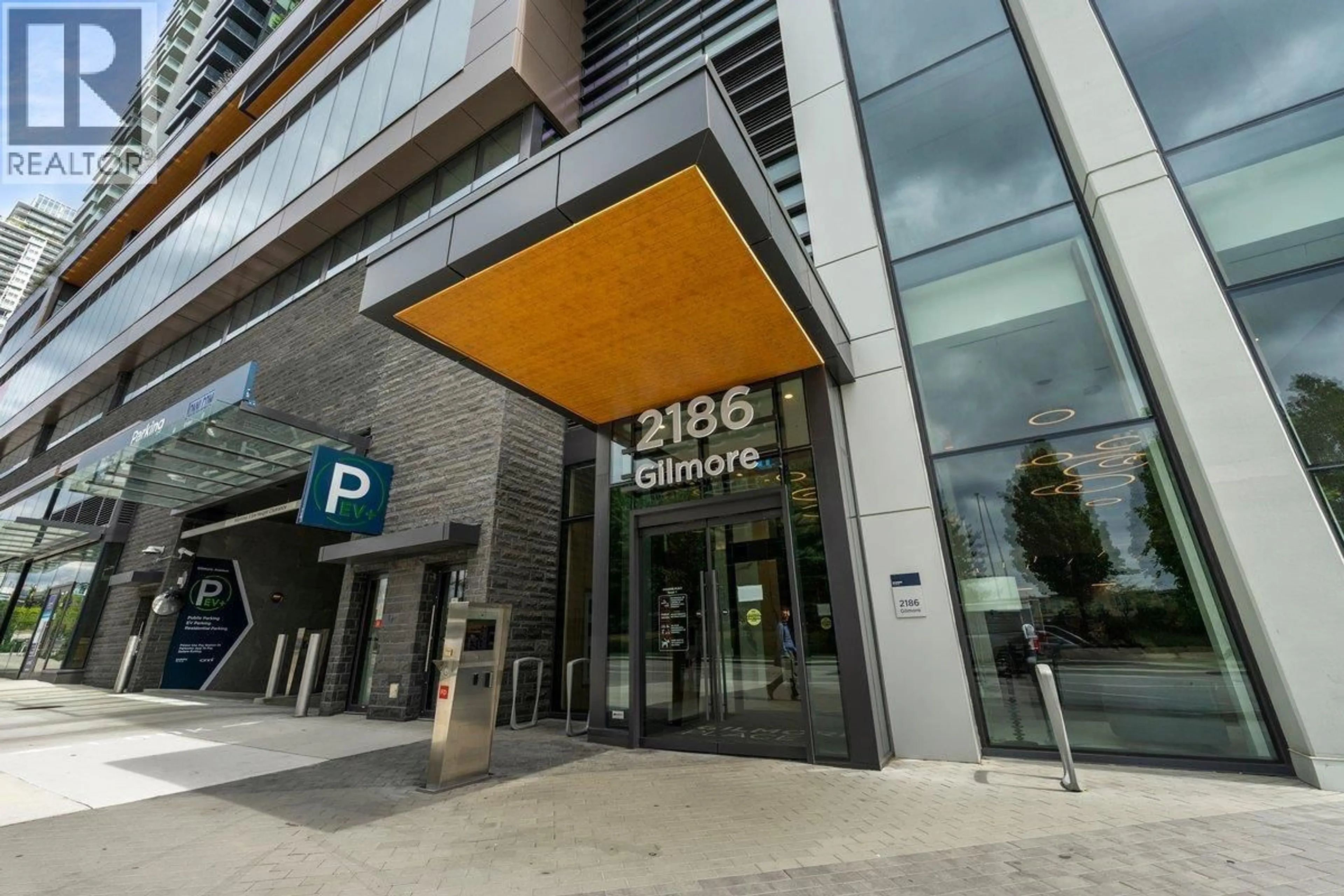 Indoor foyer for 1711 - 2186 GILMORE AVENUE, Burnaby British Columbia V5C0N7