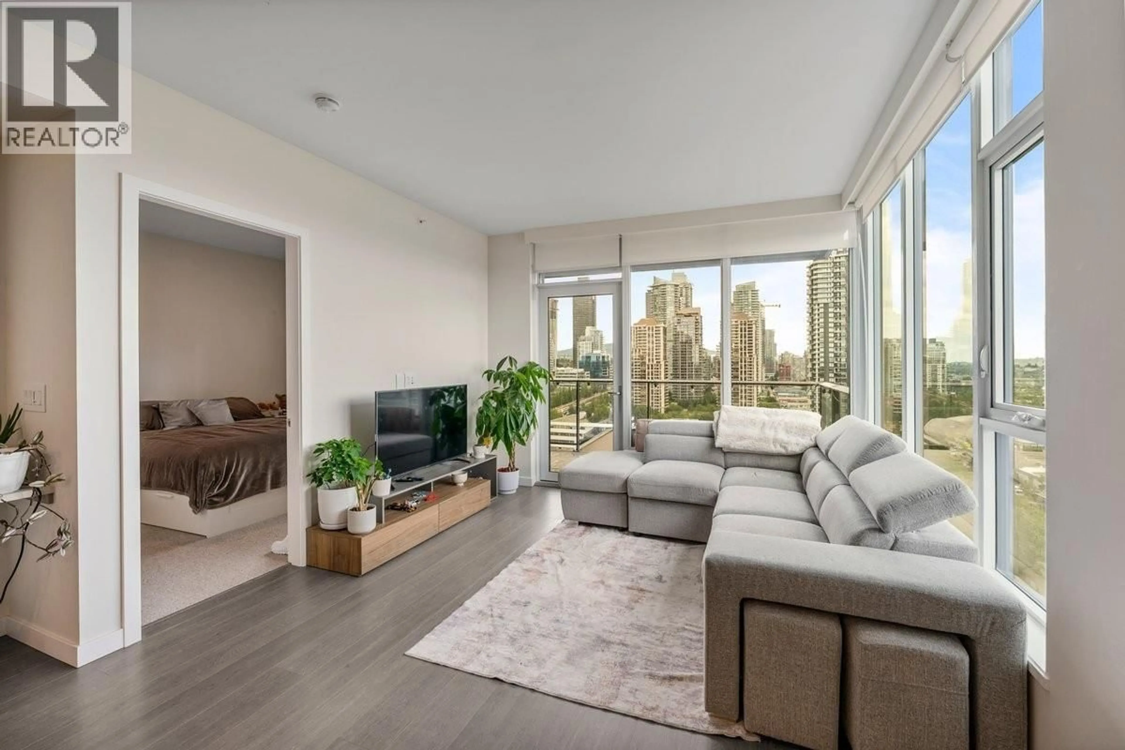 Living room with furniture, unknown for 1711 - 2186 GILMORE AVENUE, Burnaby British Columbia V5C0N7