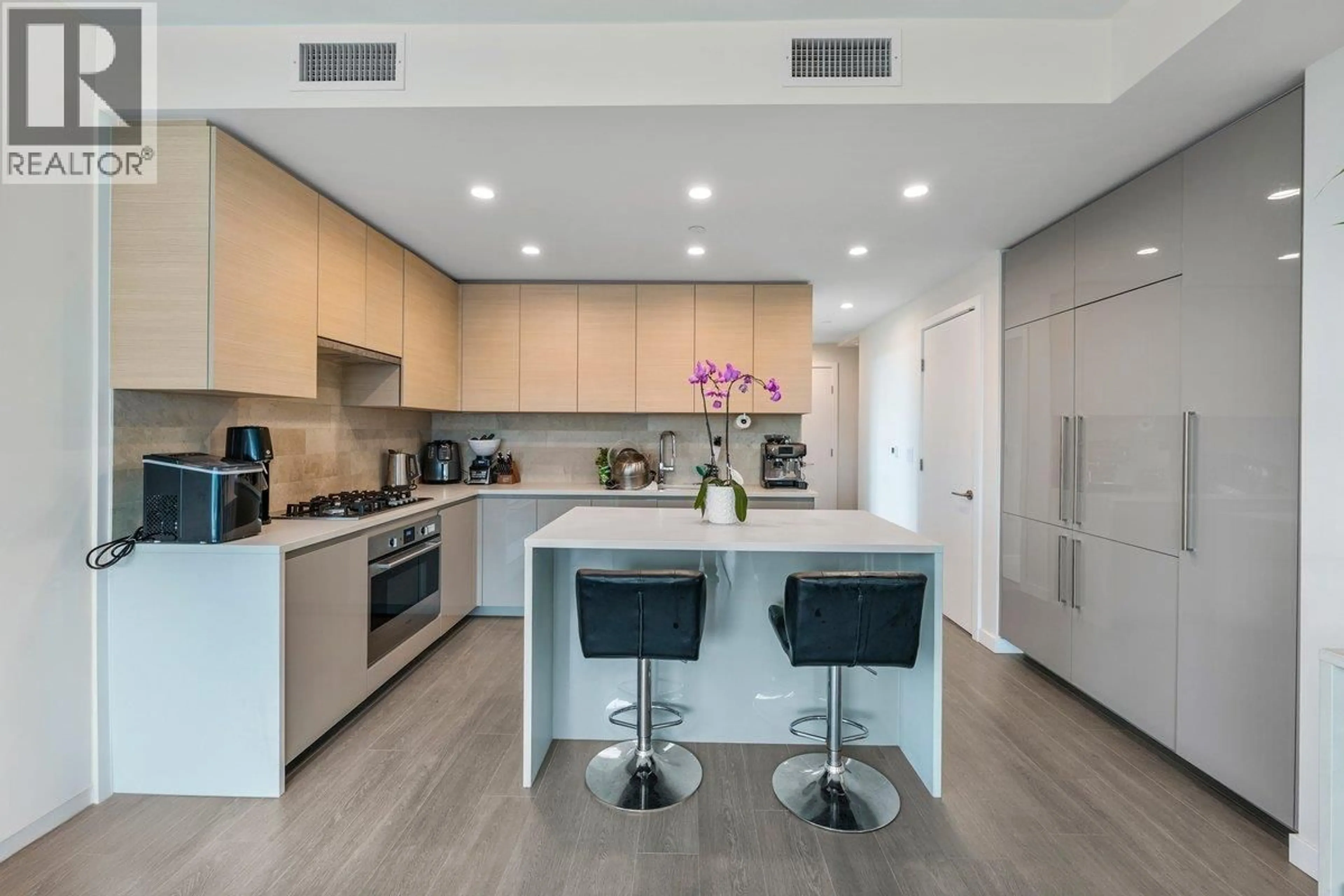 Contemporary kitchen, unknown for 1711 - 2186 GILMORE AVENUE, Burnaby British Columbia V5C0N7