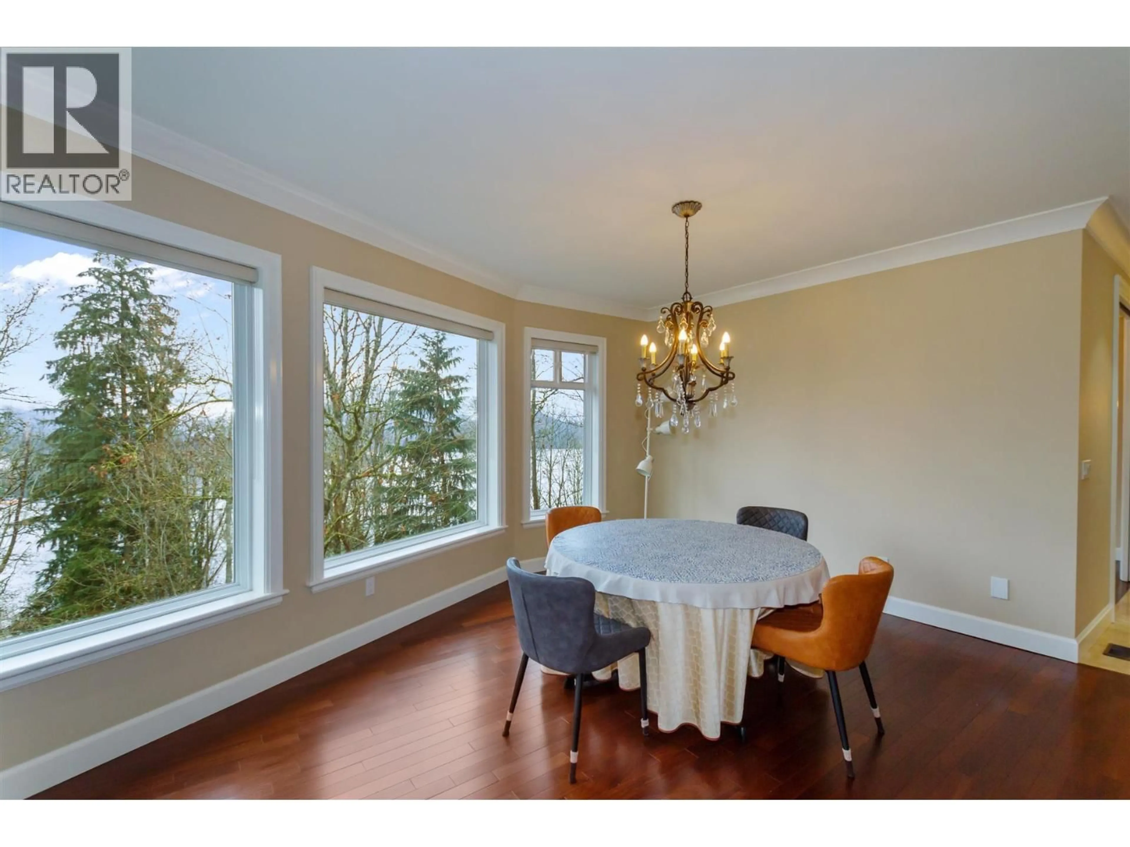 Dining room, wood/laminate floor for 5521 BESSBOROUGH DRIVE, Burnaby British Columbia V5B1E1
