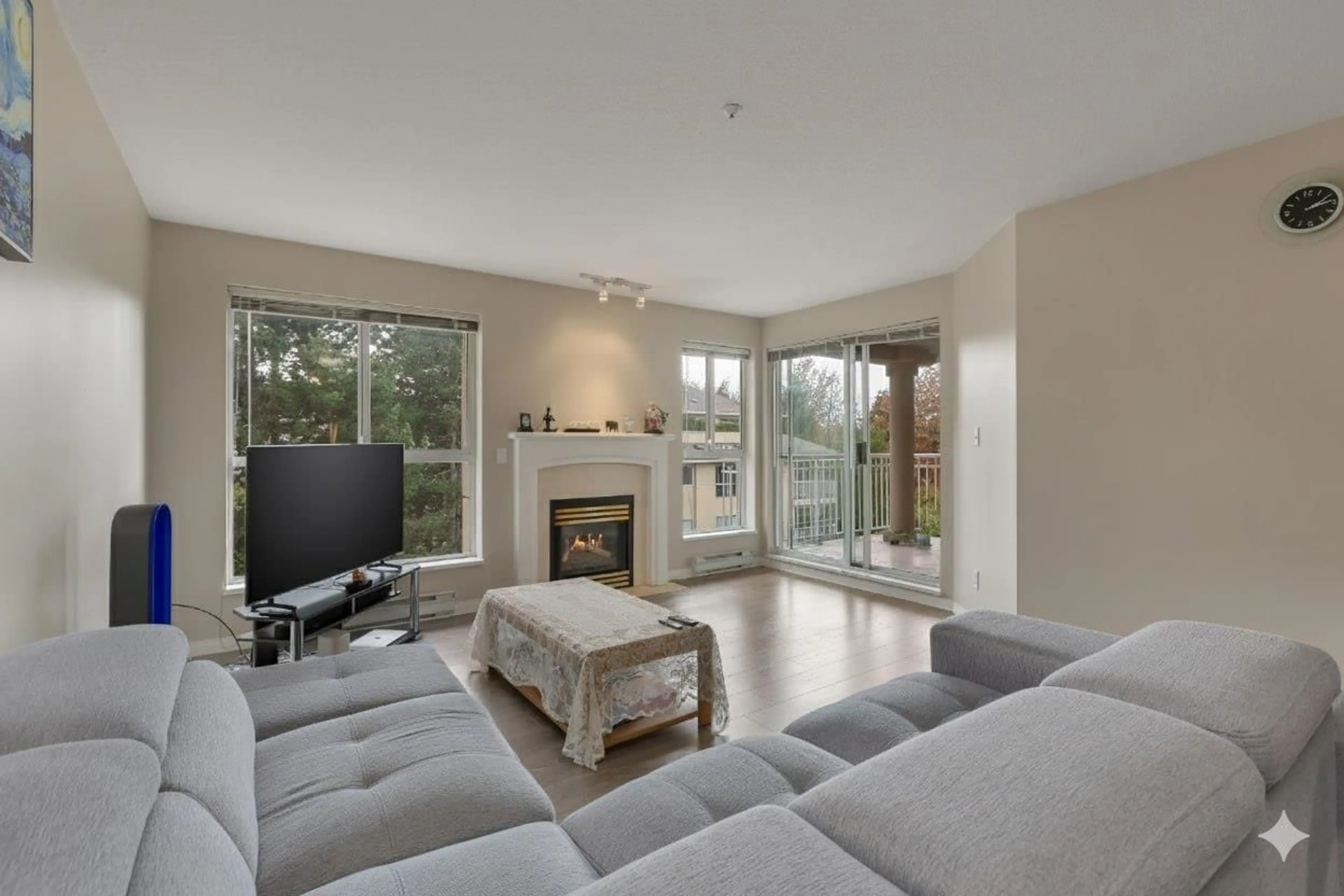 Living room with furniture, unknown for 401 - 13733 74, Surrey British Columbia V3W1B8